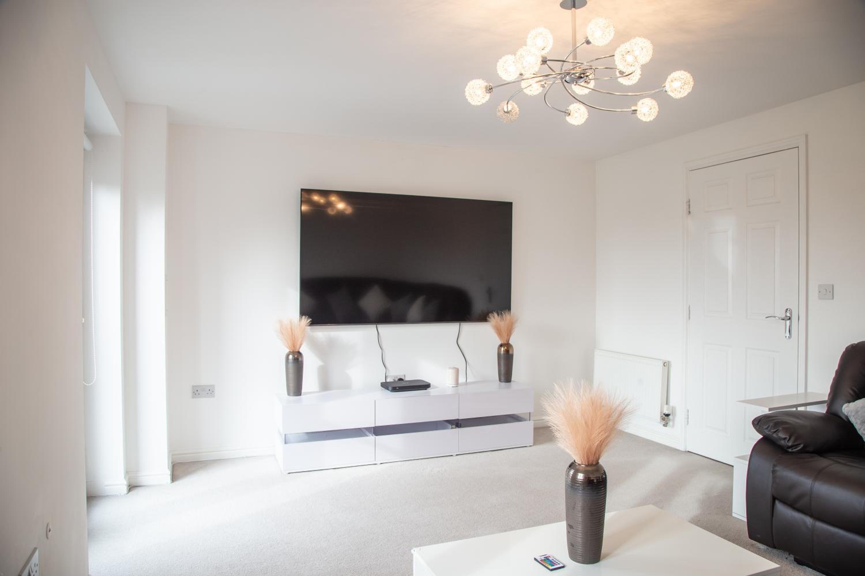 Modern and Luxurious 3 bedroom Townhouse view 4
