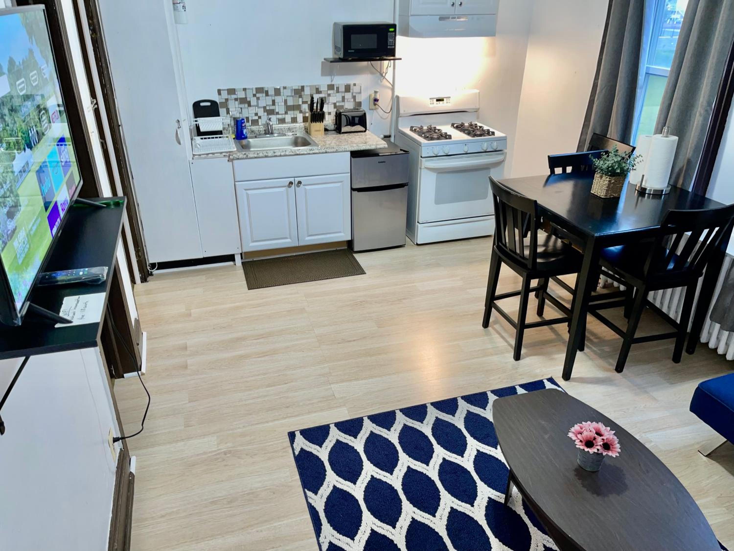 3 Bedrooms, Boardwalk Duplex Beachblock Home! view 5