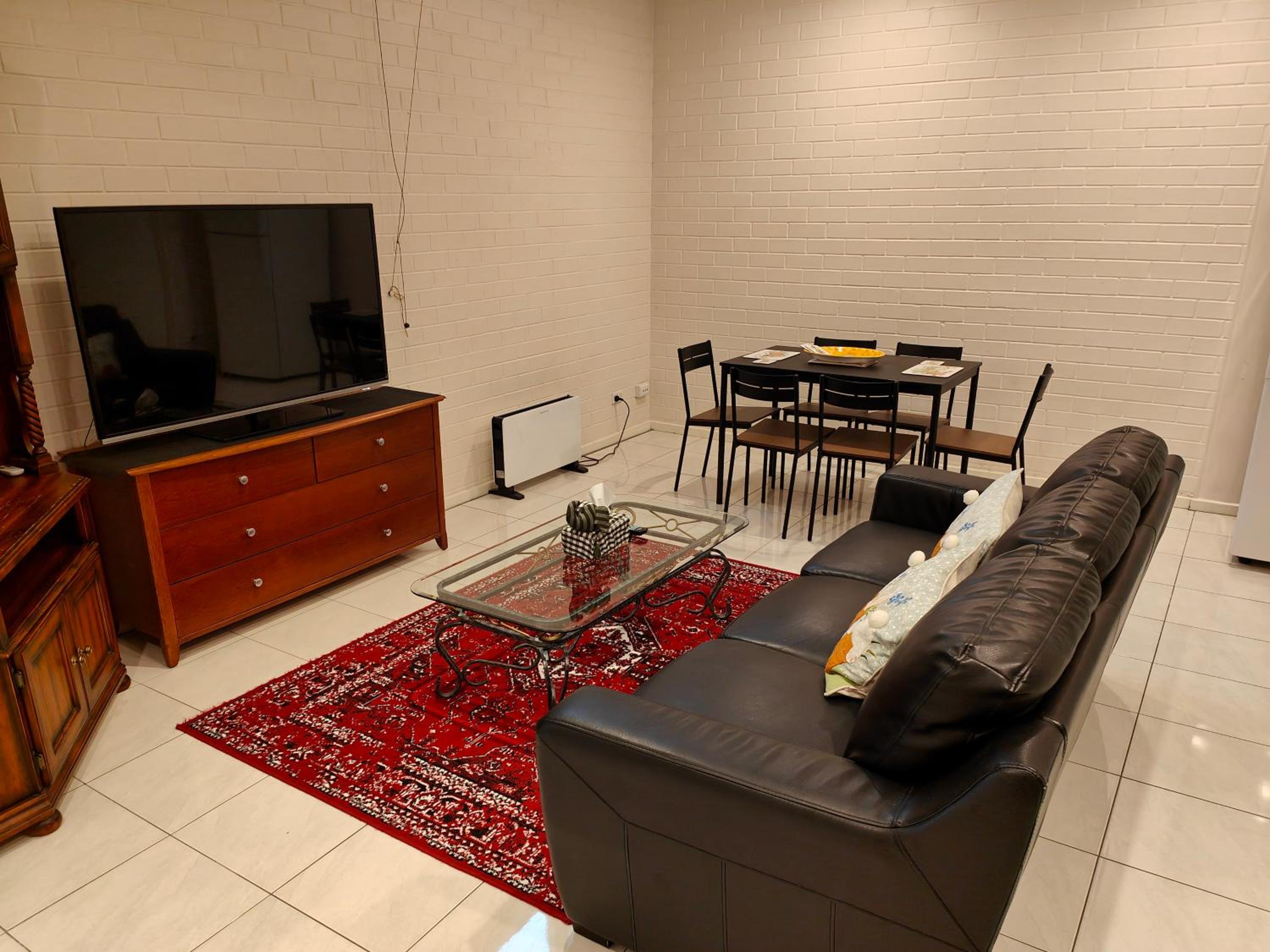 Tuggeranong Short Stay #10 - Sleeps 6