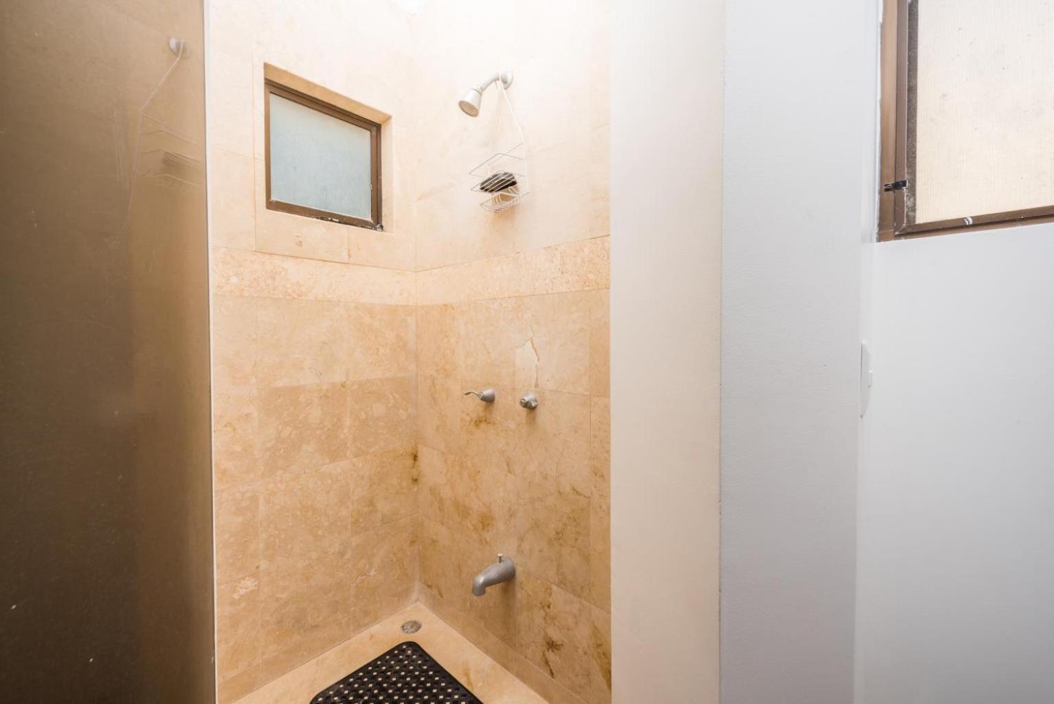 Beautiful newly refurbished 2 bedroom 2 Bathroom 2nd floor condo