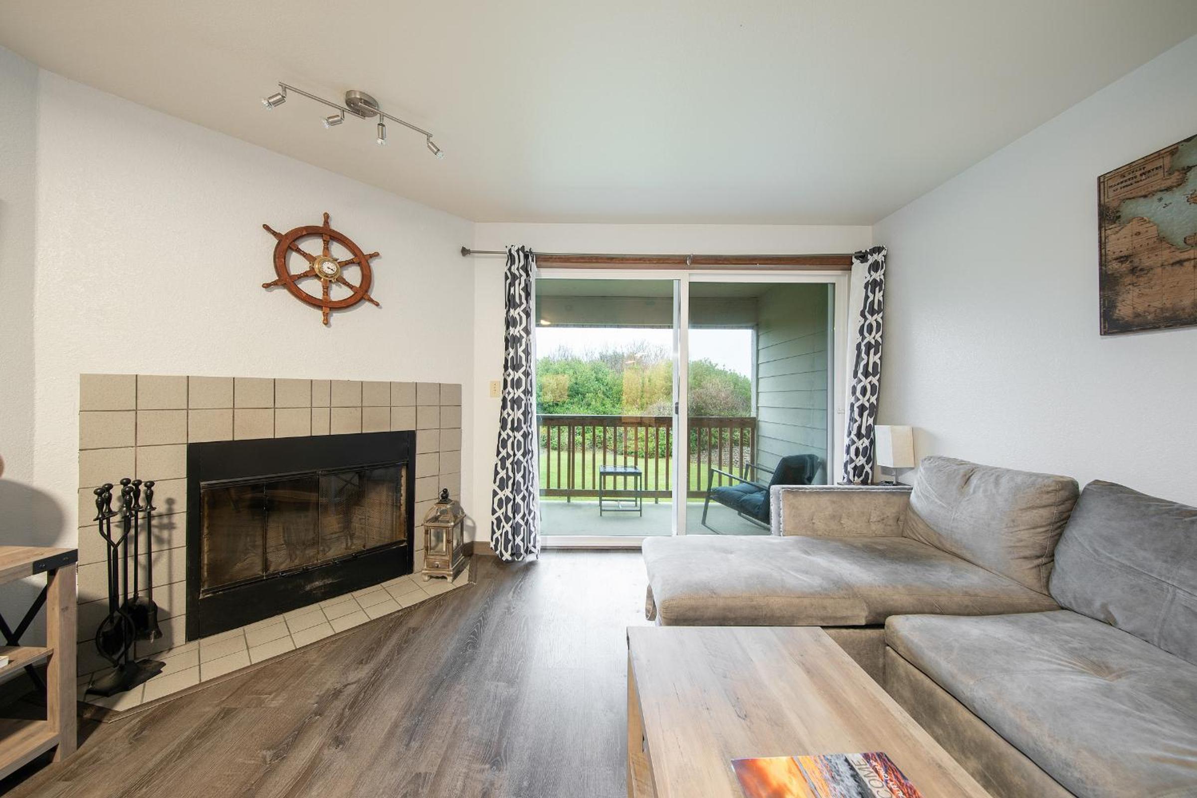Aurora at Nautilus - Pet Friendly Oceanfront Condo view 3