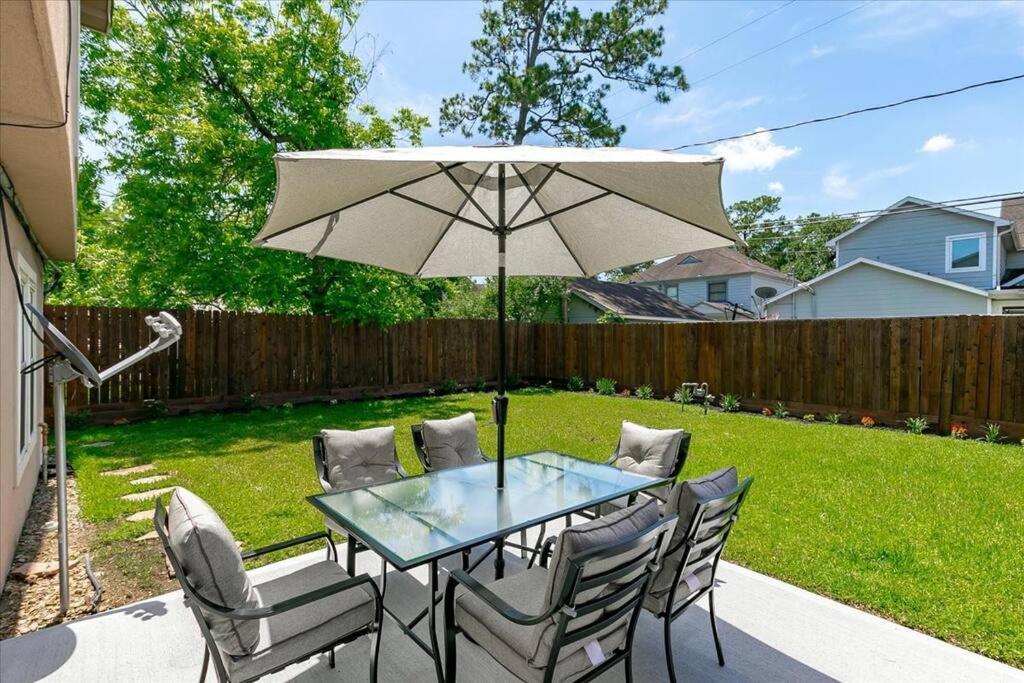 Bring the Crew! 4BR Luxe Pad, Backyard Magic & City at Your Door view 4