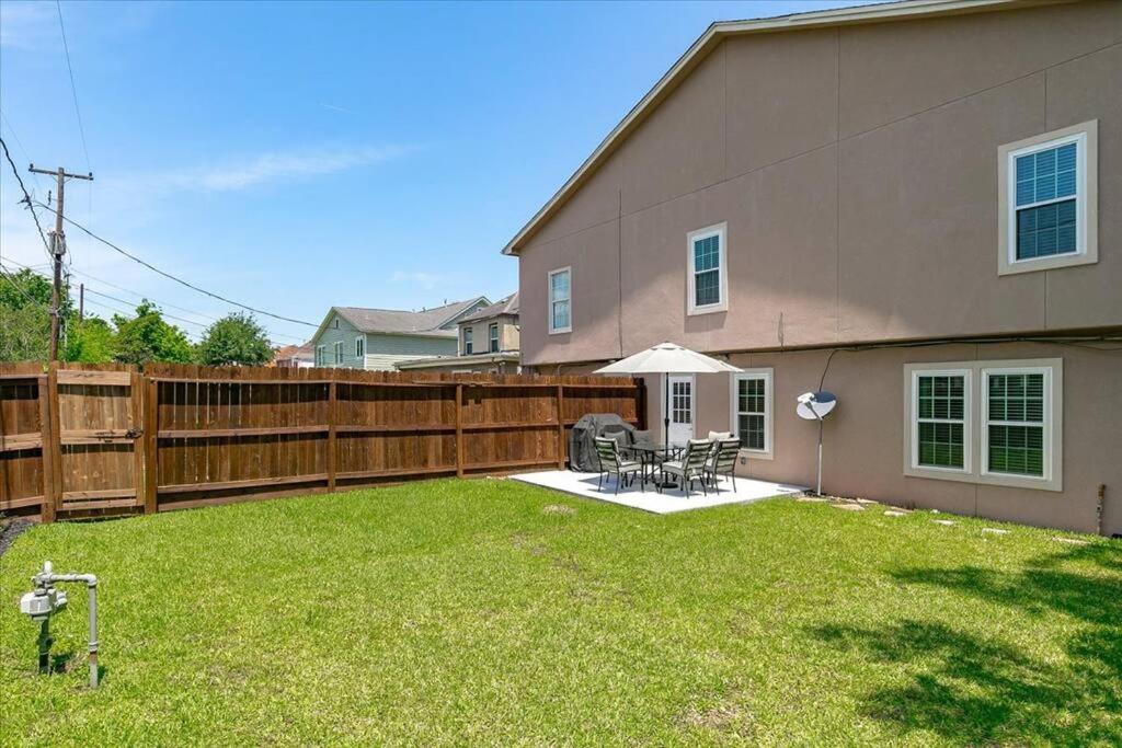 Bring the Crew! 4BR Luxe Pad, Backyard Magic & City at Your Door view 2