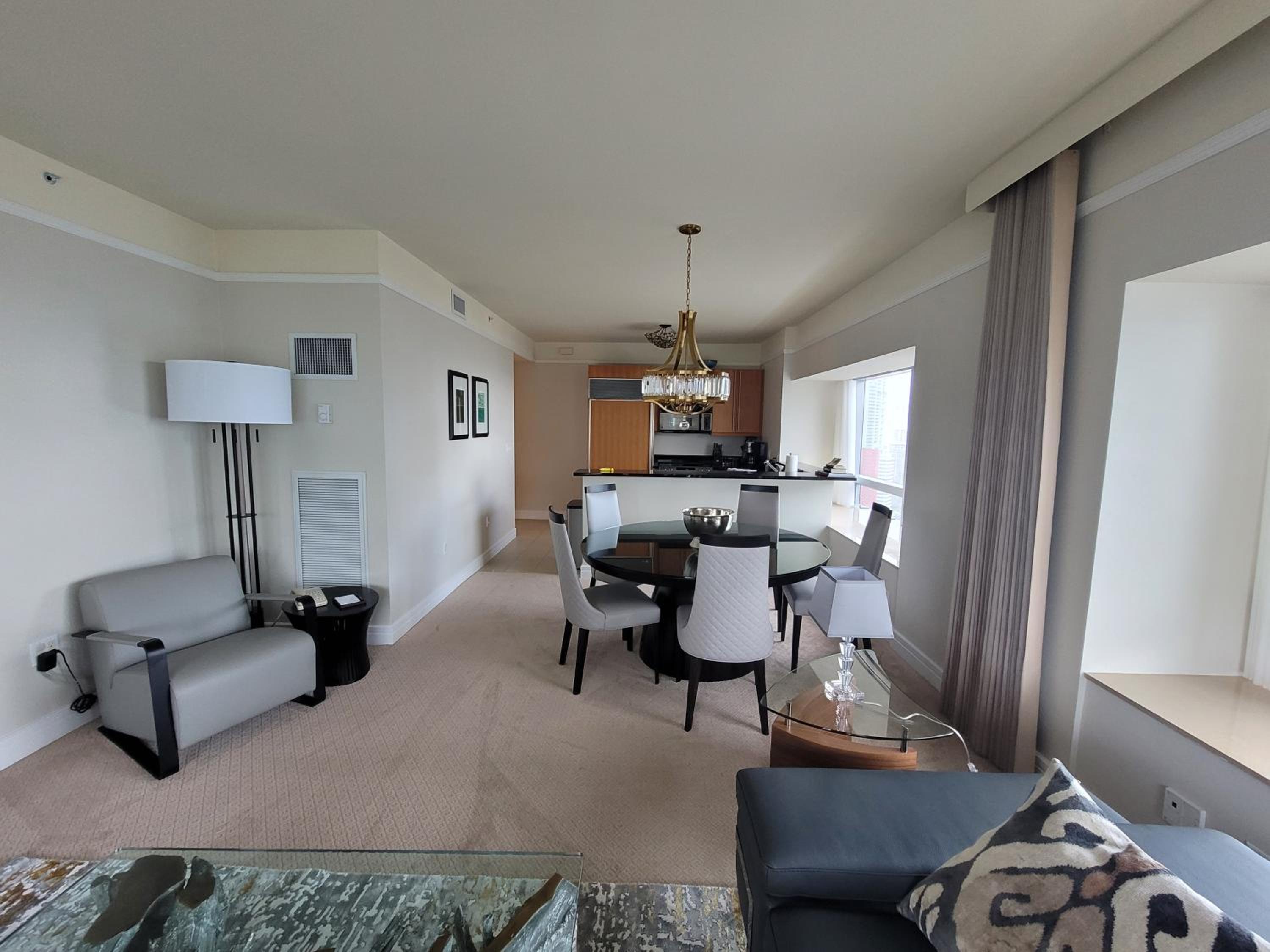 2 Bedroom OR King Studio Suites Four Seasons Hotel Miami Free Wi-Fi & Free Parking