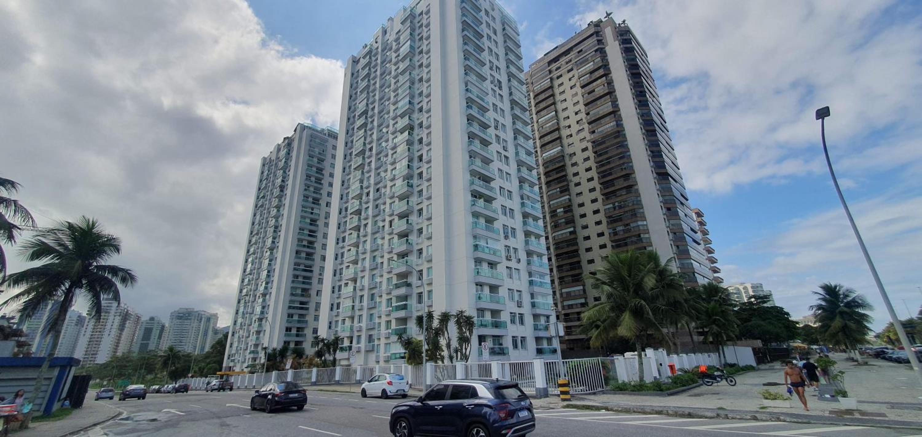 APTO VISTA MAR e PÉ NA AREIA DA BARRA DA TIJUCA