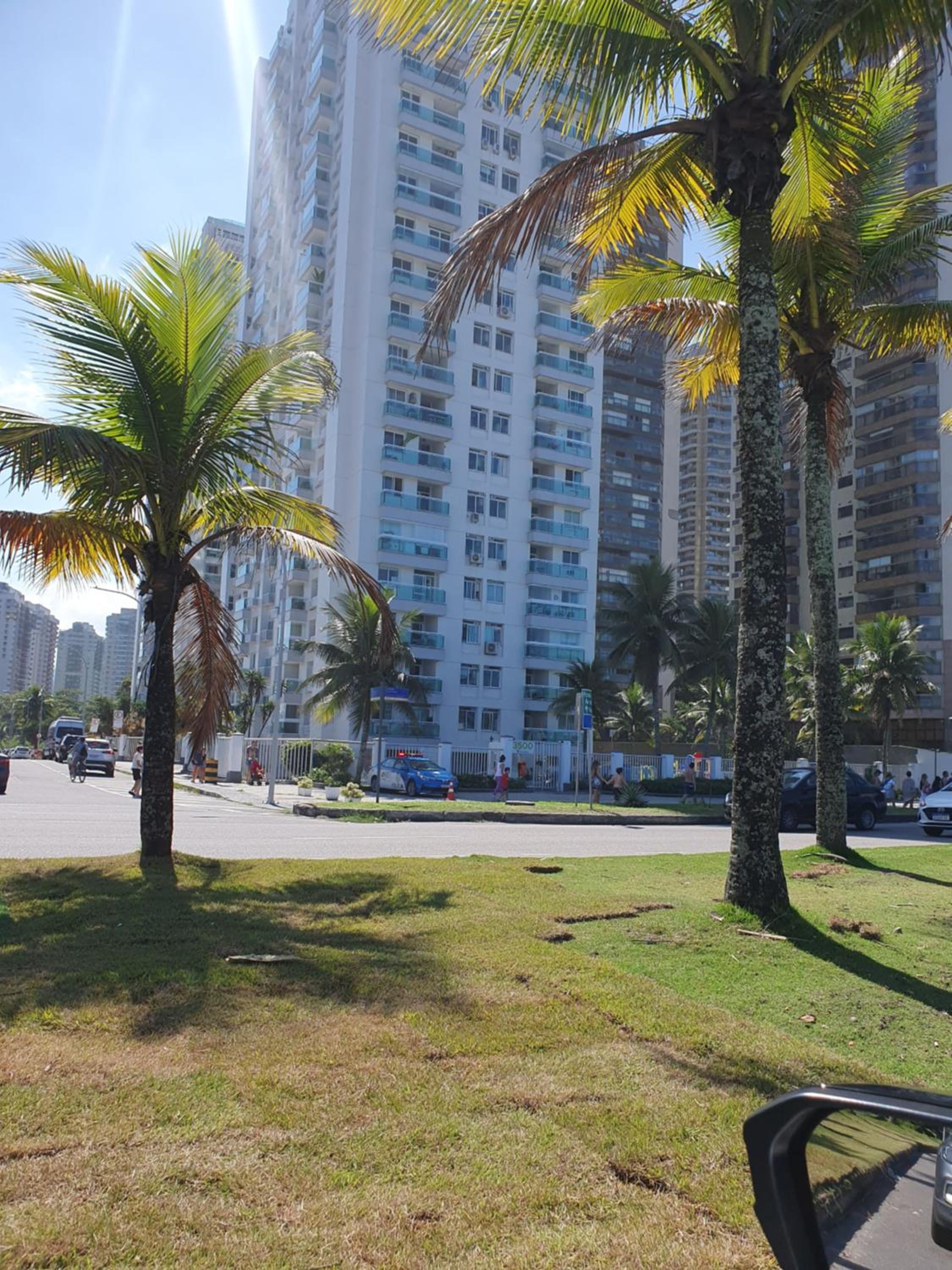 APTO VISTA MAR e PÉ NA AREIA DA BARRA DA TIJUCA
