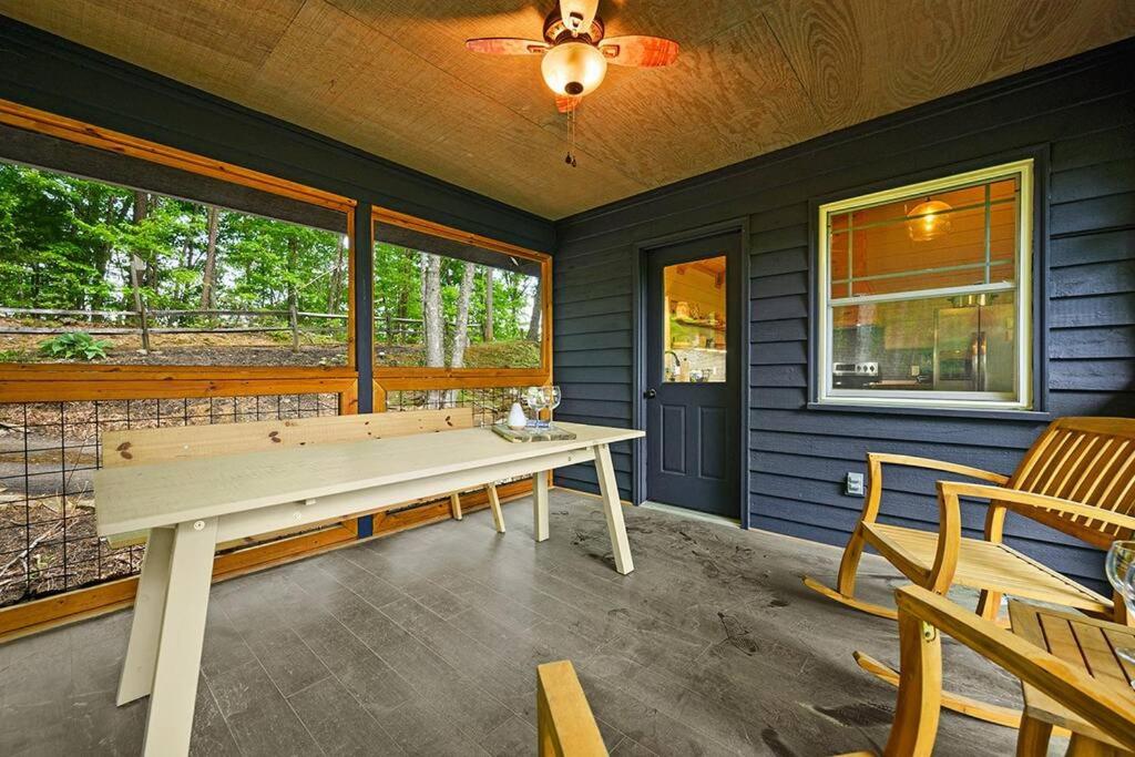 Chic private cabin w/ epic views & amenities! view 2