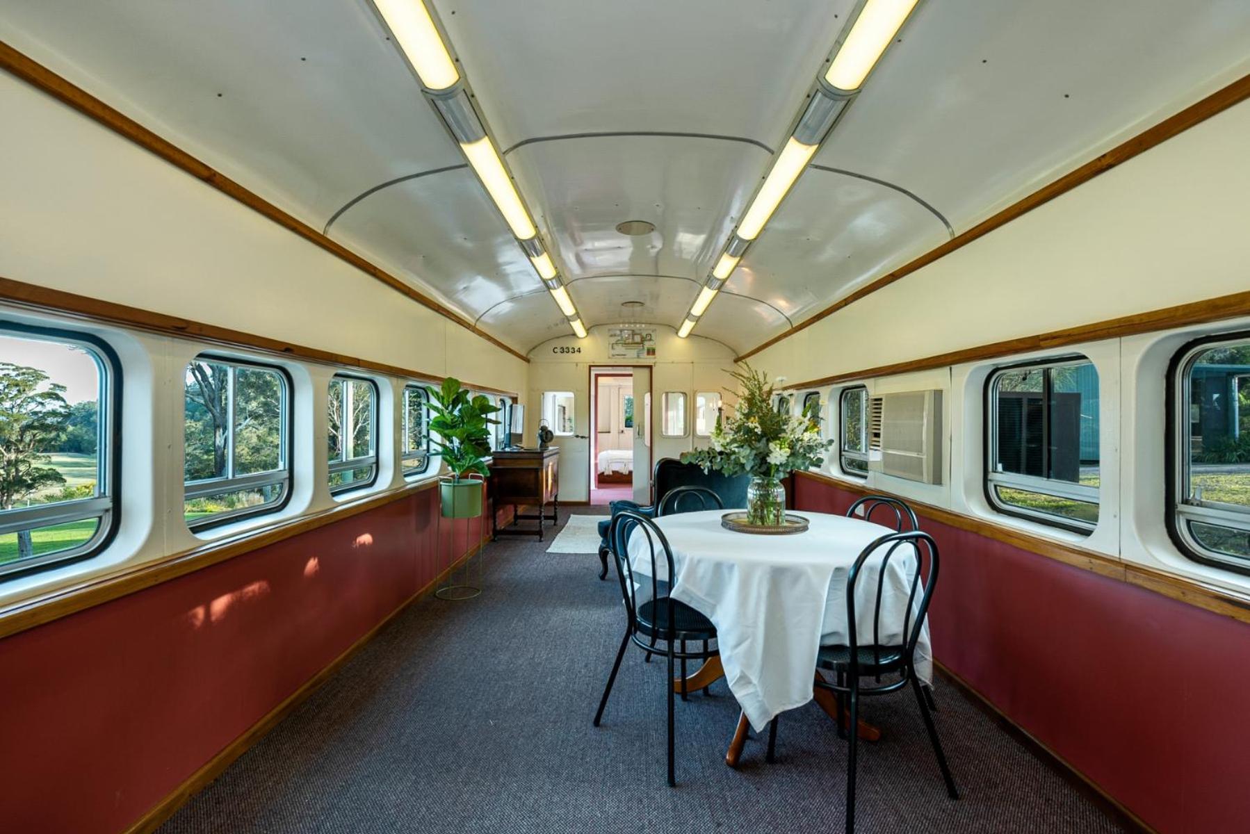Carriageway Retreat - Unique Red Rattler Carriages and Units