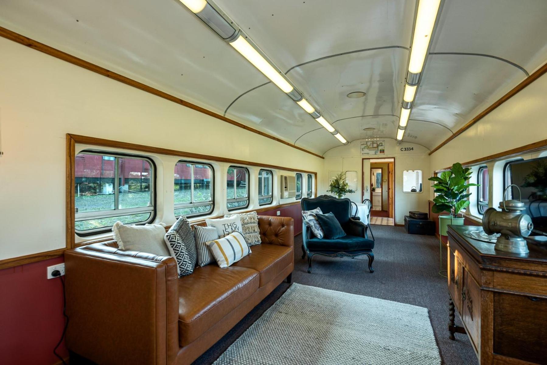 Carriageway Retreat - Unique Red Rattler Carriages and Units