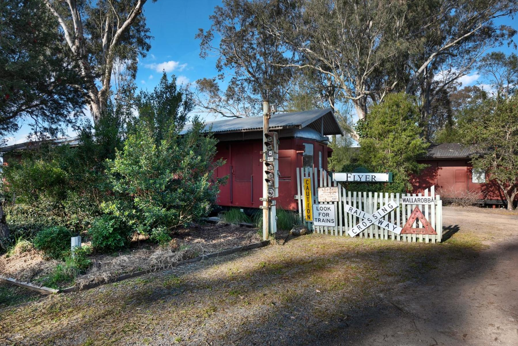 Carriageway Retreat - Unique Red Rattler Carriages and Units
