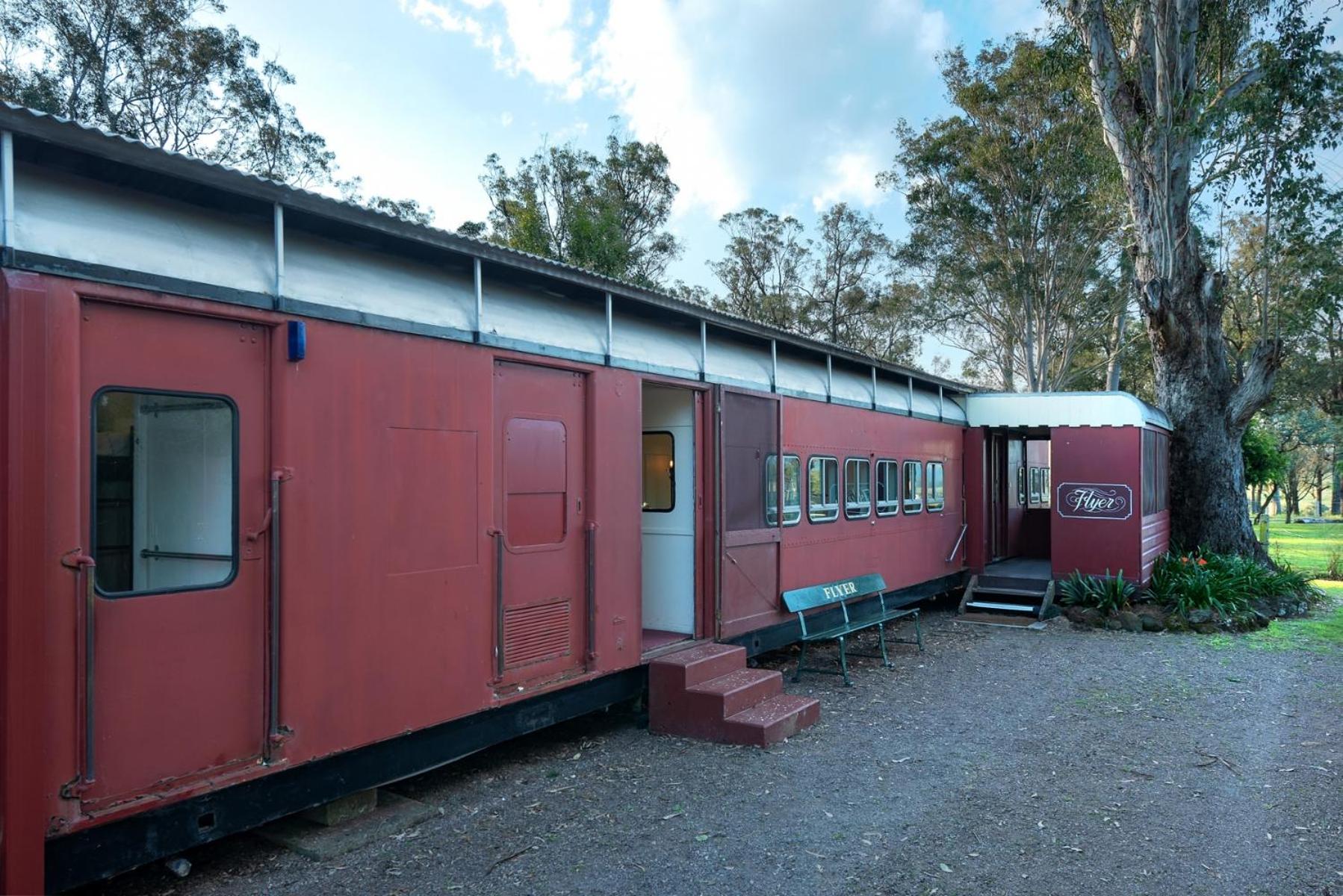 Carriageway Retreat - Unique Red Rattler Carriages and Units