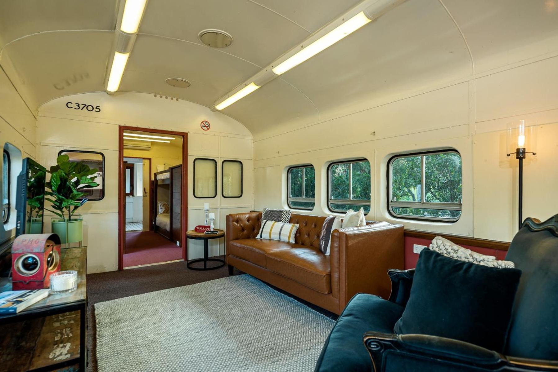 Carriageway Retreat - Unique Red Rattler Carriages and Units