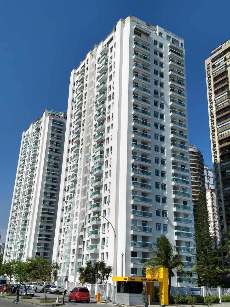 APTO VISTA MAR e PÉ NA AREIA DA BARRA DA TIJUCA