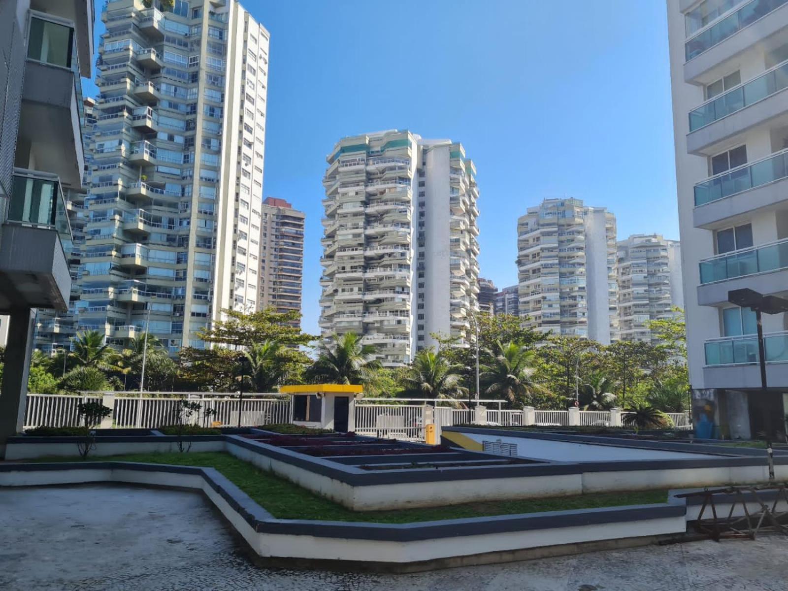 APTO VISTA MAR e PÉ NA AREIA DA BARRA DA TIJUCA