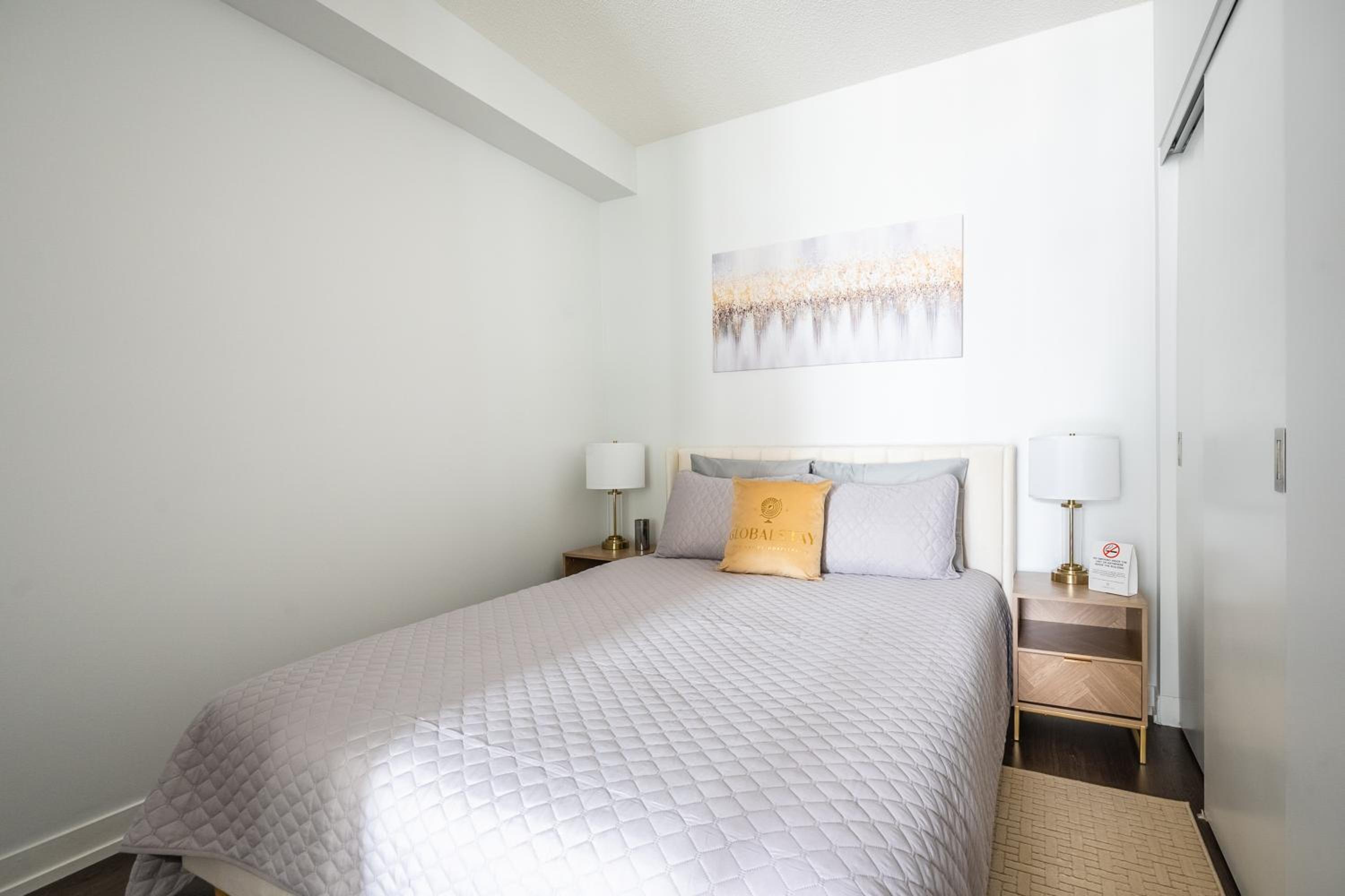 Modern Lillian St Apartments by GLOBALSTAY