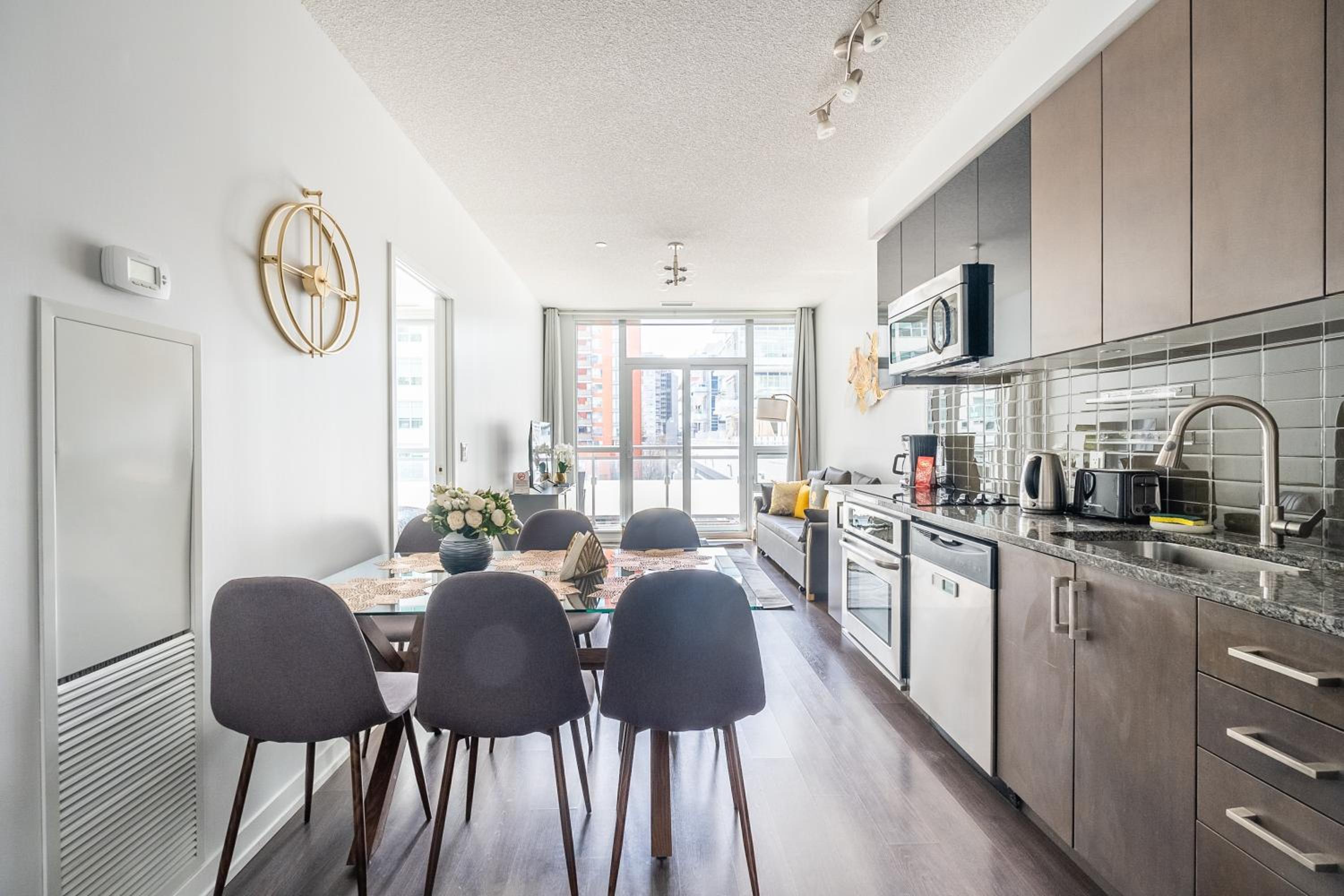 Modern Lillian St Apartments by GLOBALSTAY photo 3