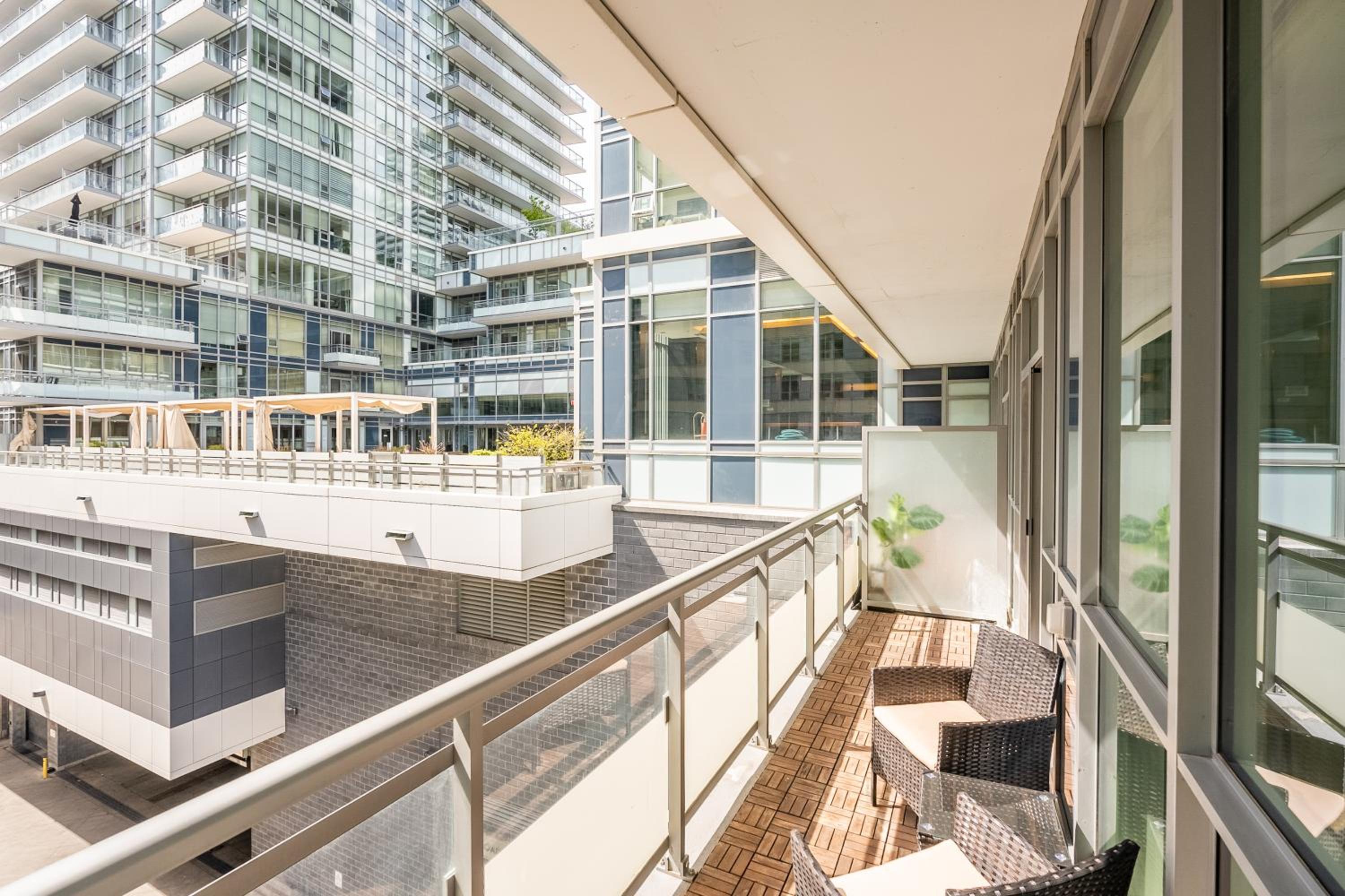 Modern Lillian St Apartments by GLOBALSTAY