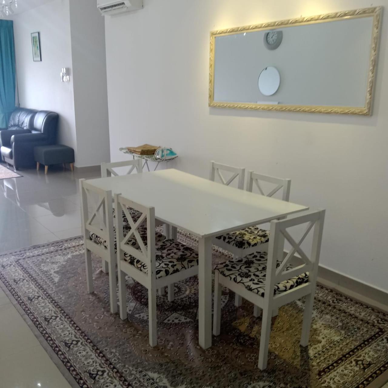 Spacious 3BR Family Homestay Putrajaya Near Masjid & Hospital Ramadan Stay