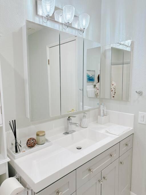 Luxurious 2-bedrooms in Redwood + free parking view 2