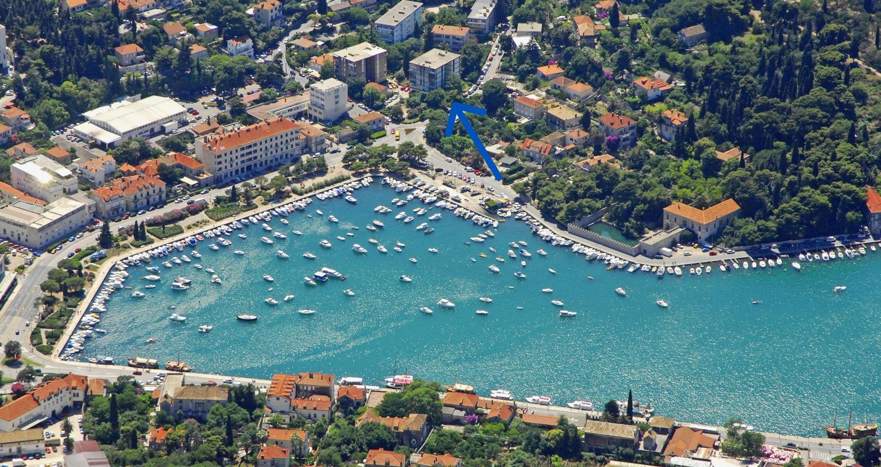 Batala1-City marina apartment with secured private parking