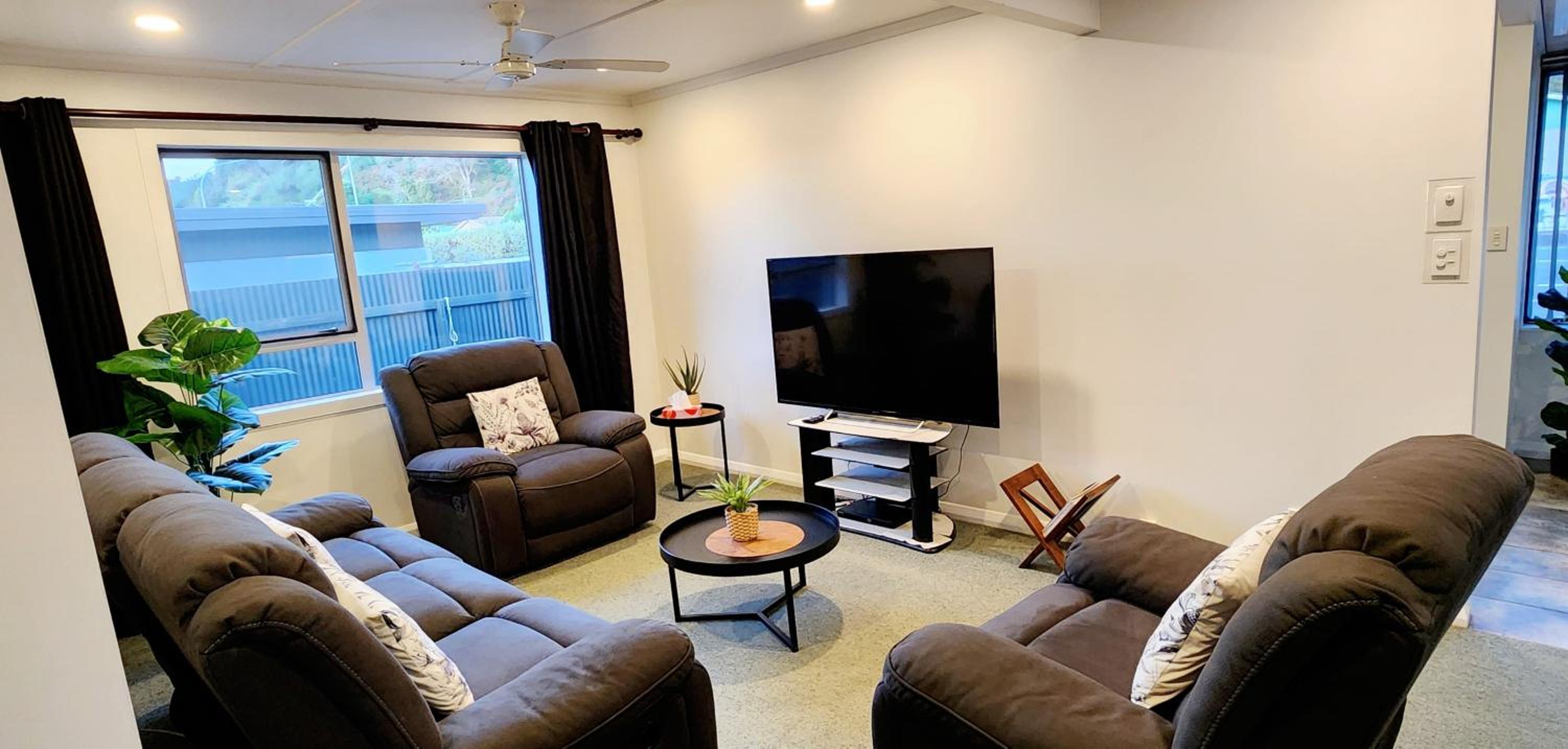 Ahuriri Escape - Home Away Home - Entire Bungalow — photo 19