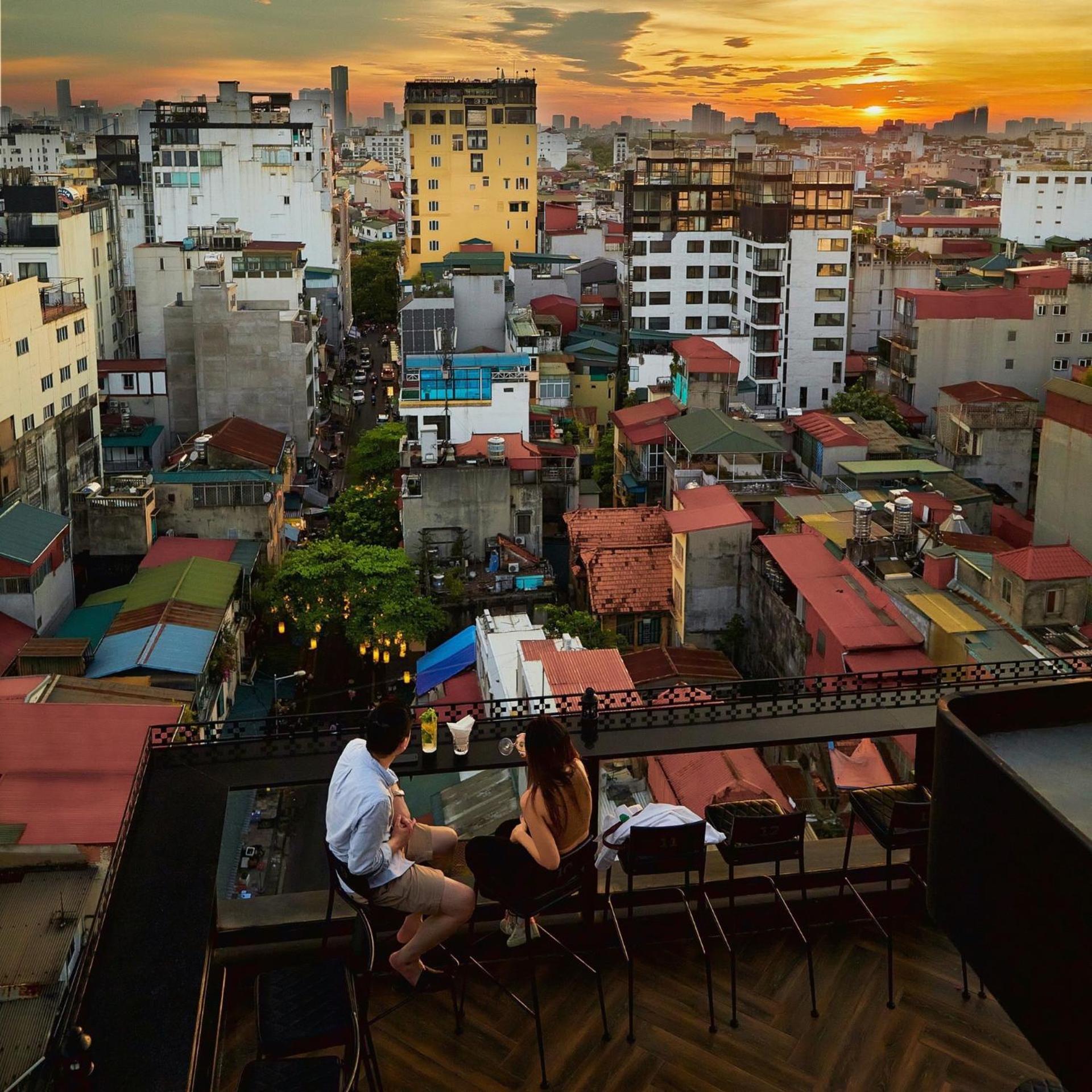 Light House & Rooftop
