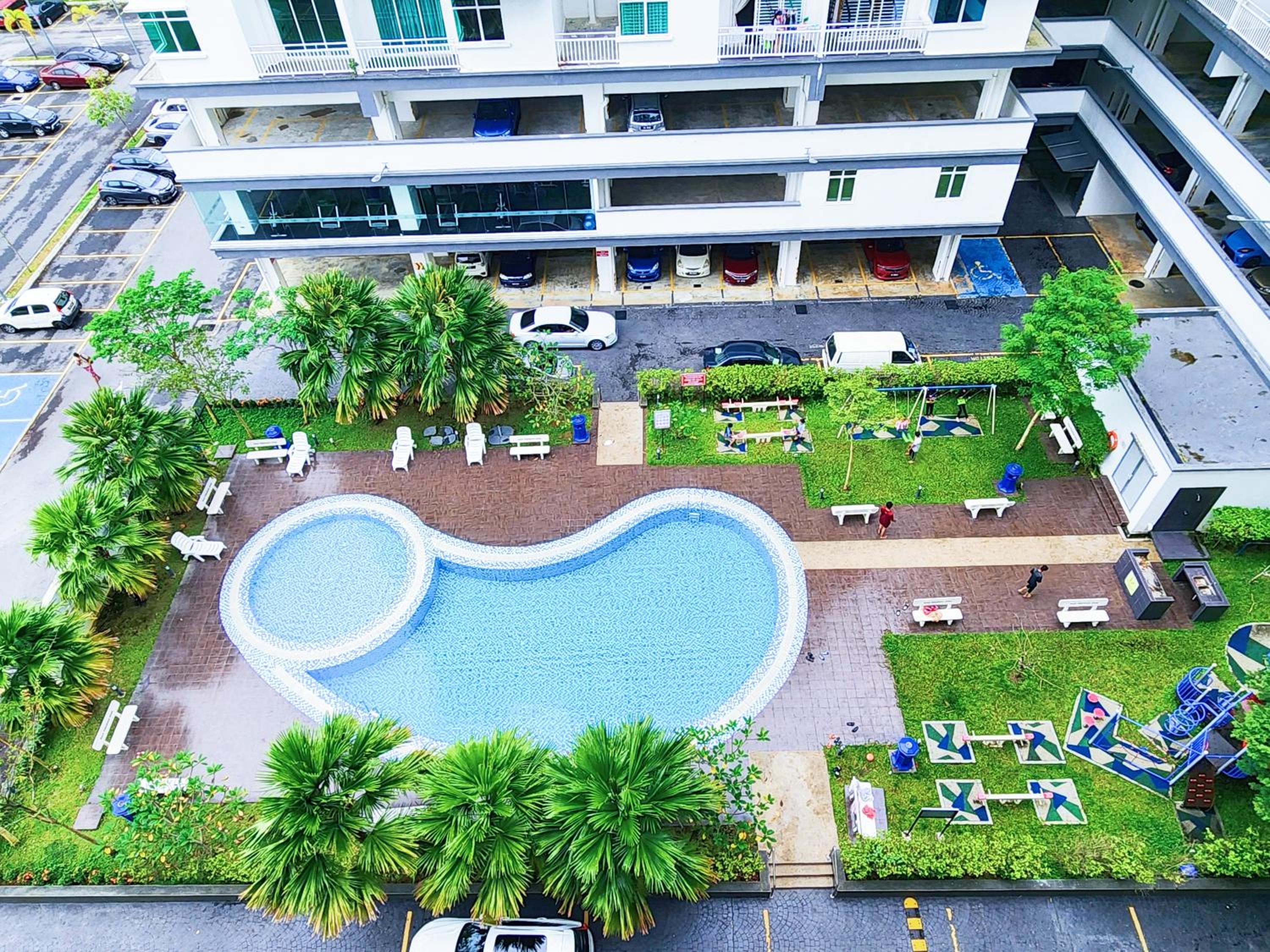 KLIA Ehsan Residence Pool View 8 PAX Air-Con Home photo 3