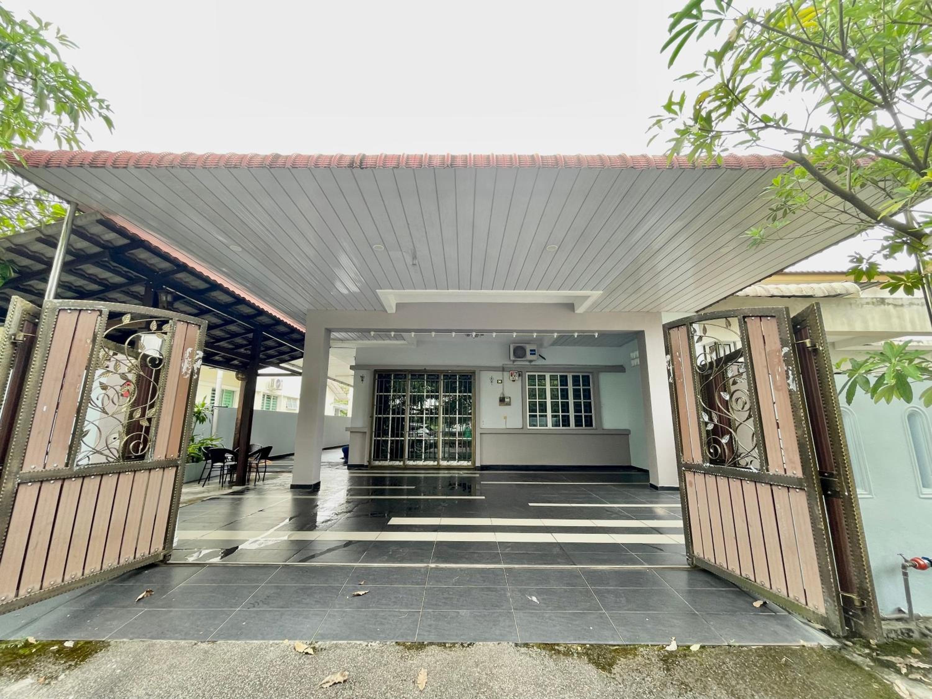 Comfort 36 Entire House At Alma Bukit Mertajam photo 2