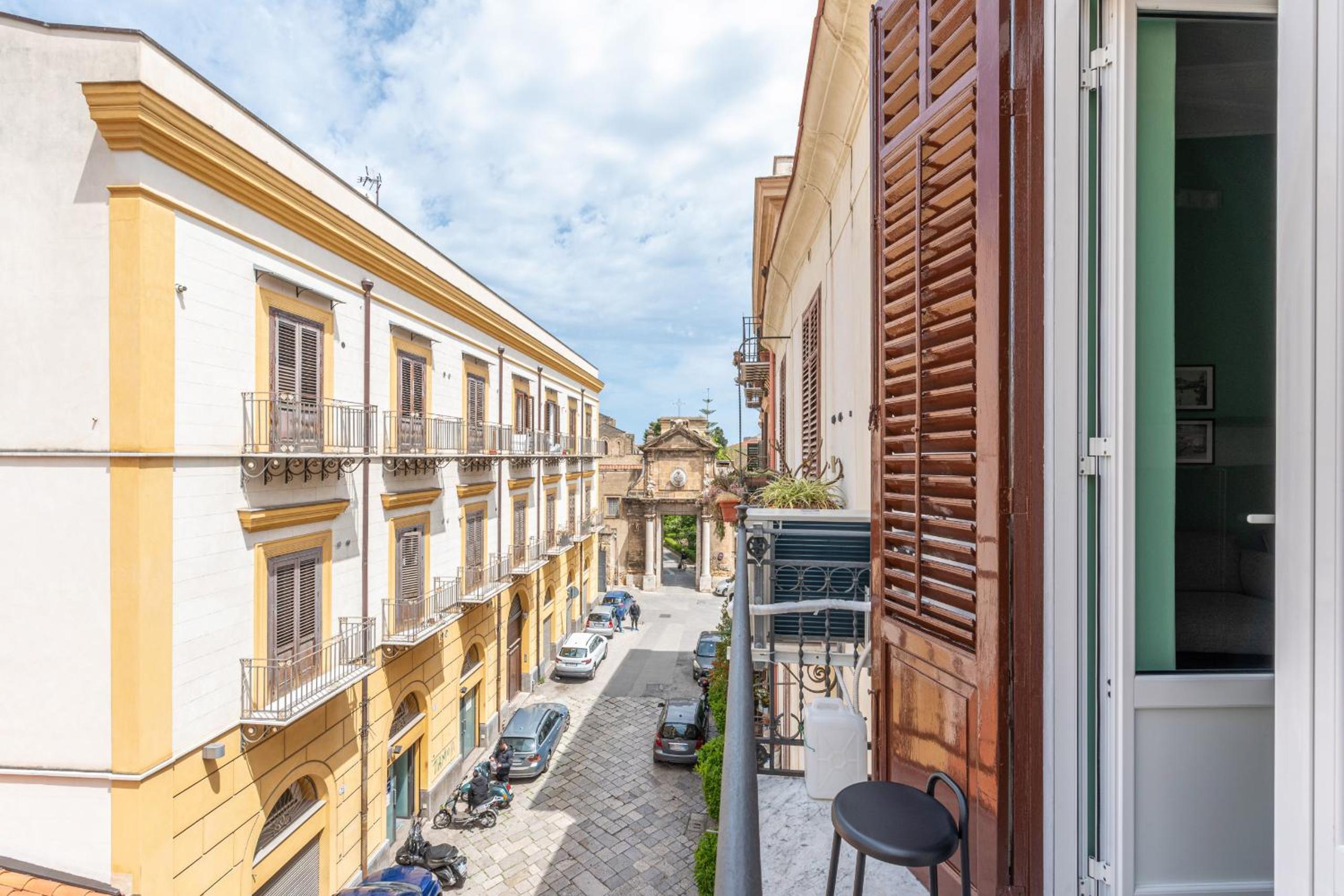 Stylish apartment near Piazza Magione by Wonderful Italy view 4