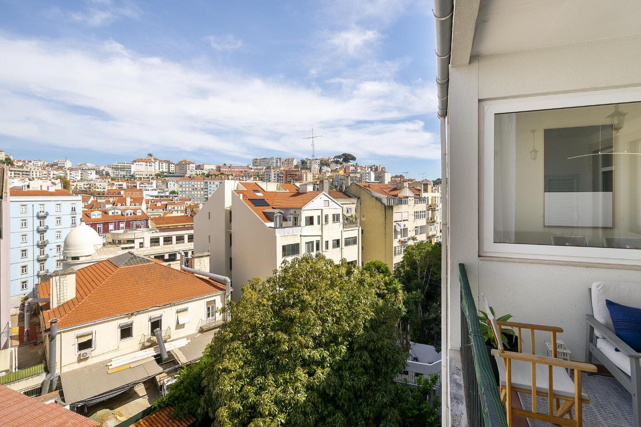 WHome Luxury Lisbon Penthouse: Designer Decor & Epic Views view 4
