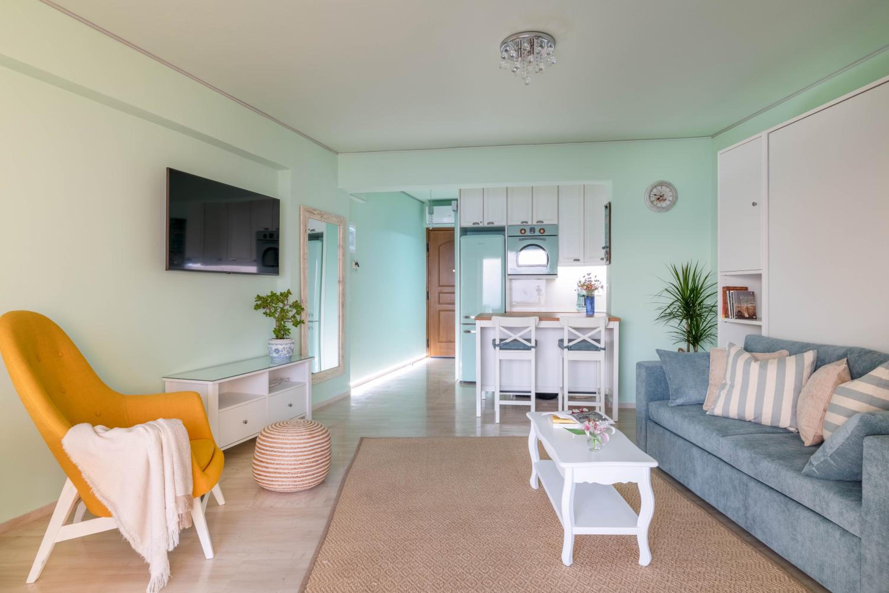 Lydia's Luxury Apartment view 4