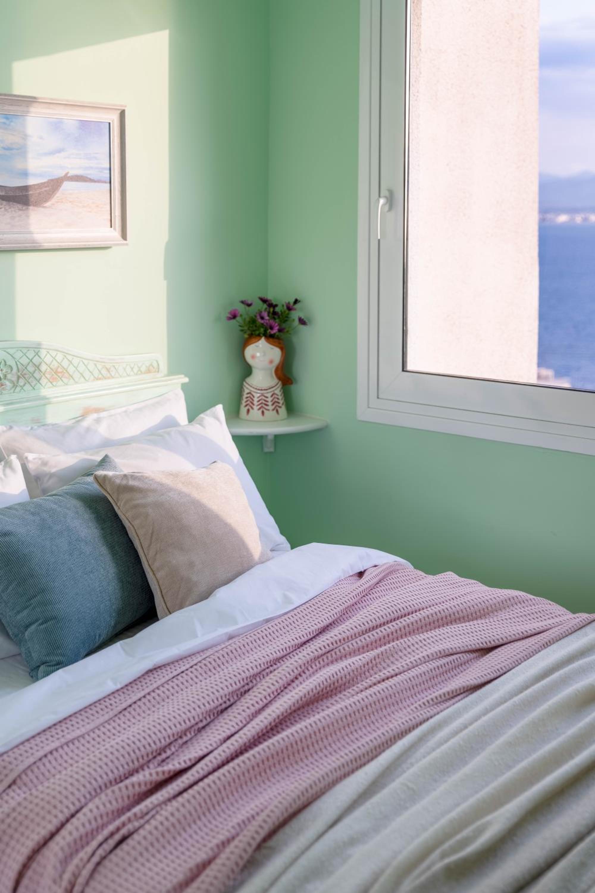 Lydia's Luxury Apartment view 5
