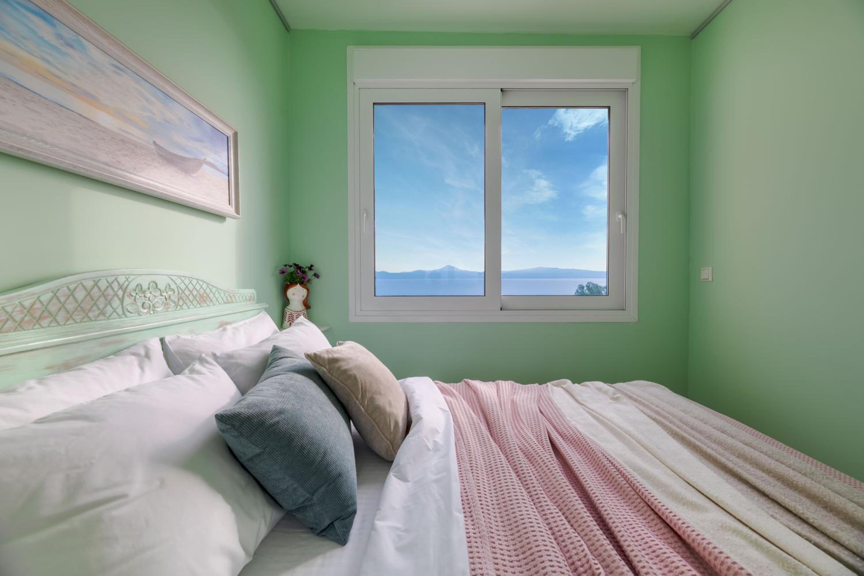 Lydia's Luxury Apartment view 2