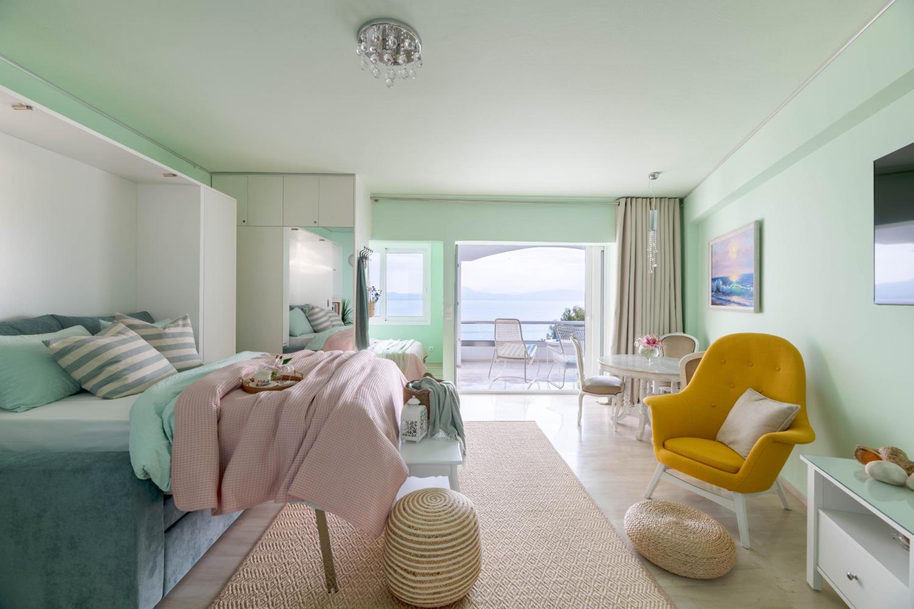 Lydia's Luxury Apartment view 3