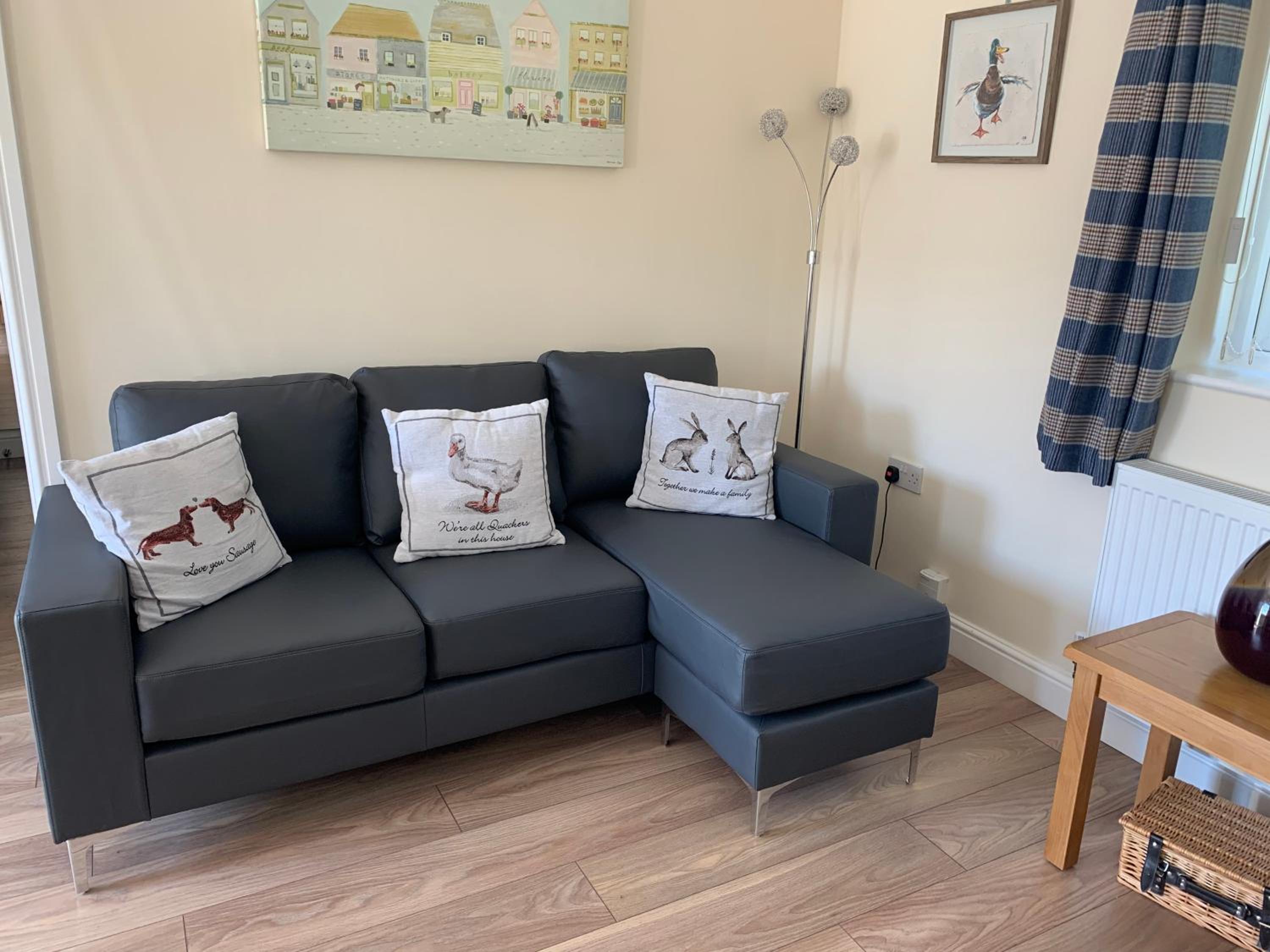 One bedroom barn with free parking view 3