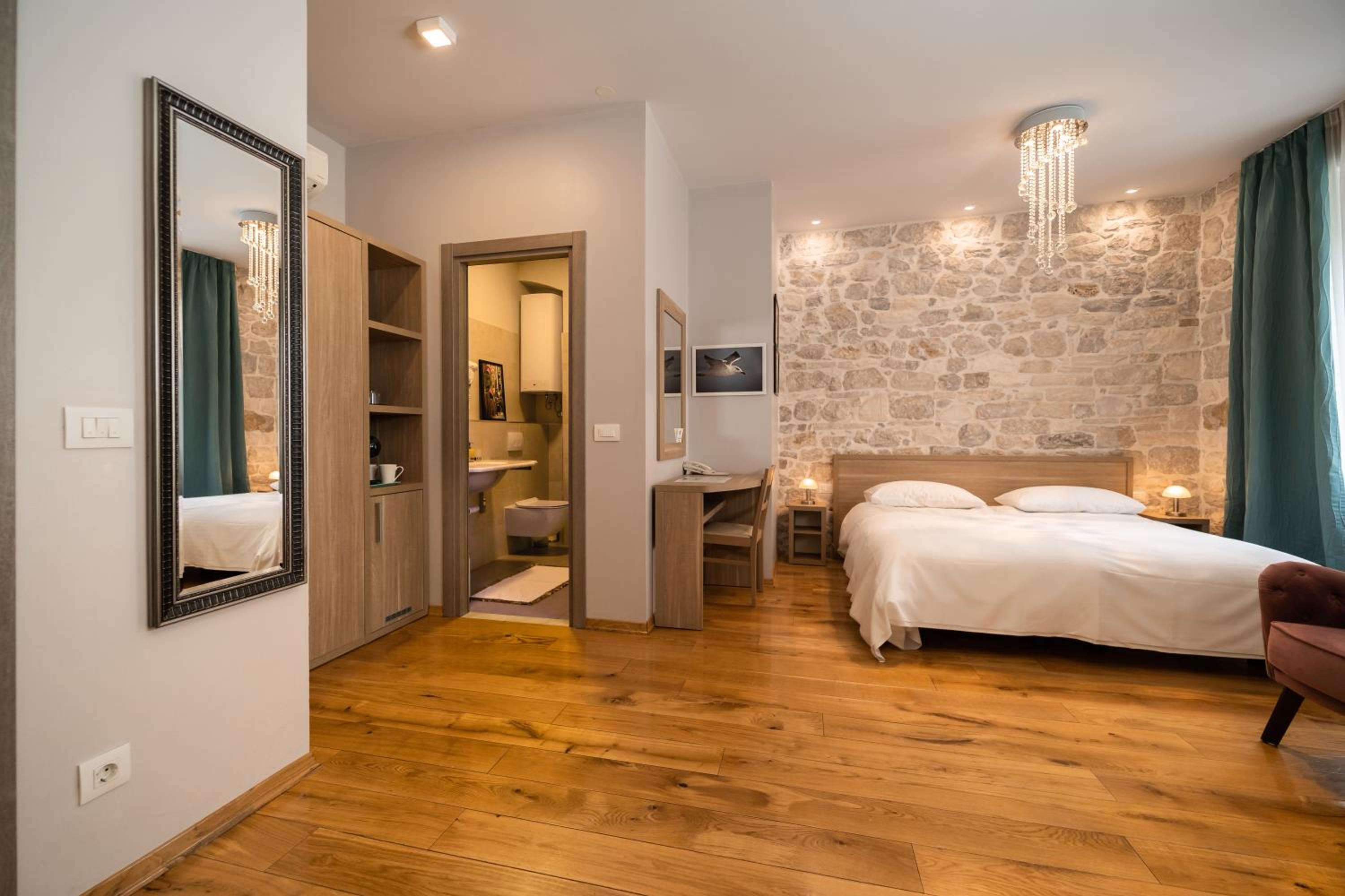 Tifani Luxury Rooms 2
