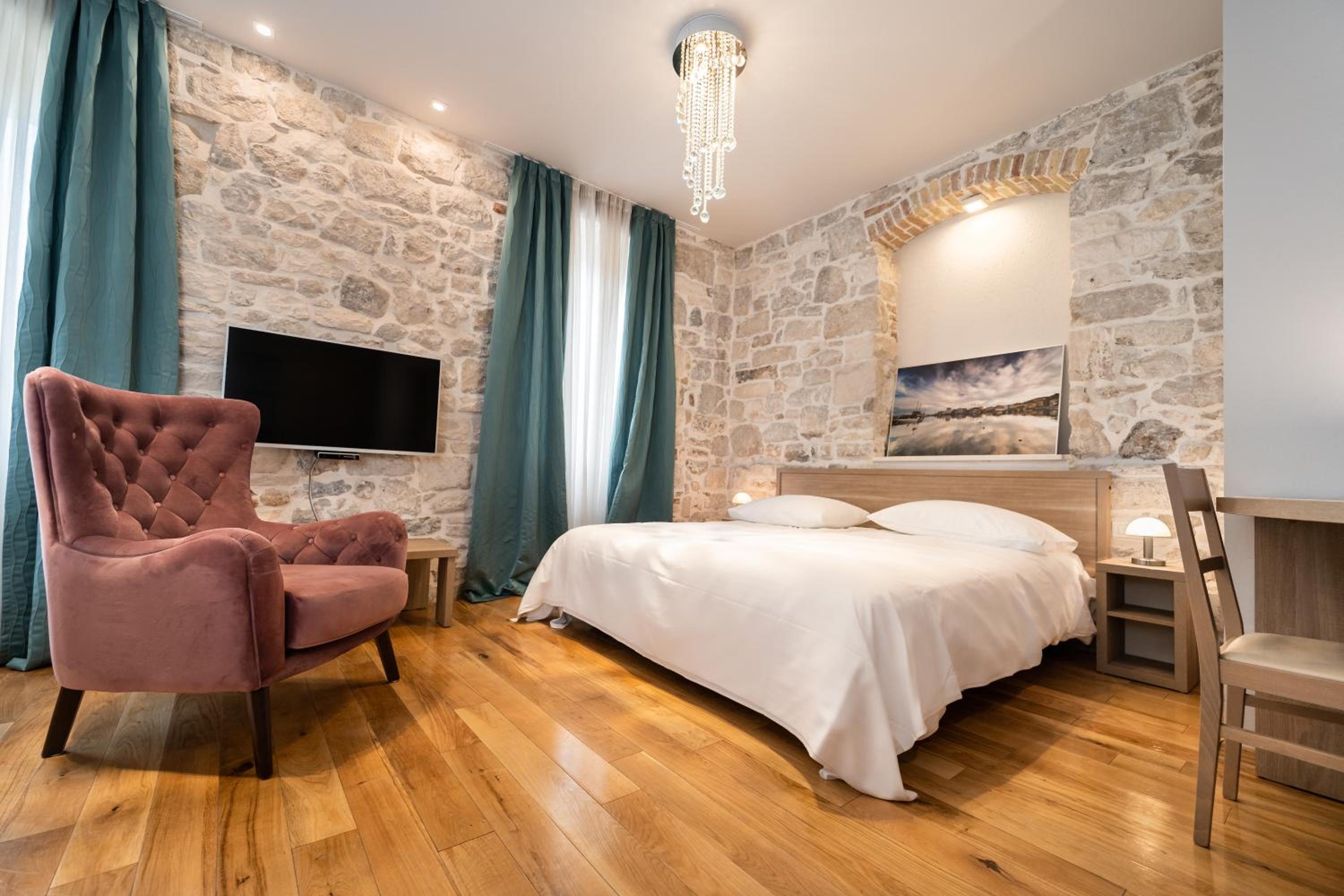 Tifani Luxury Rooms 2