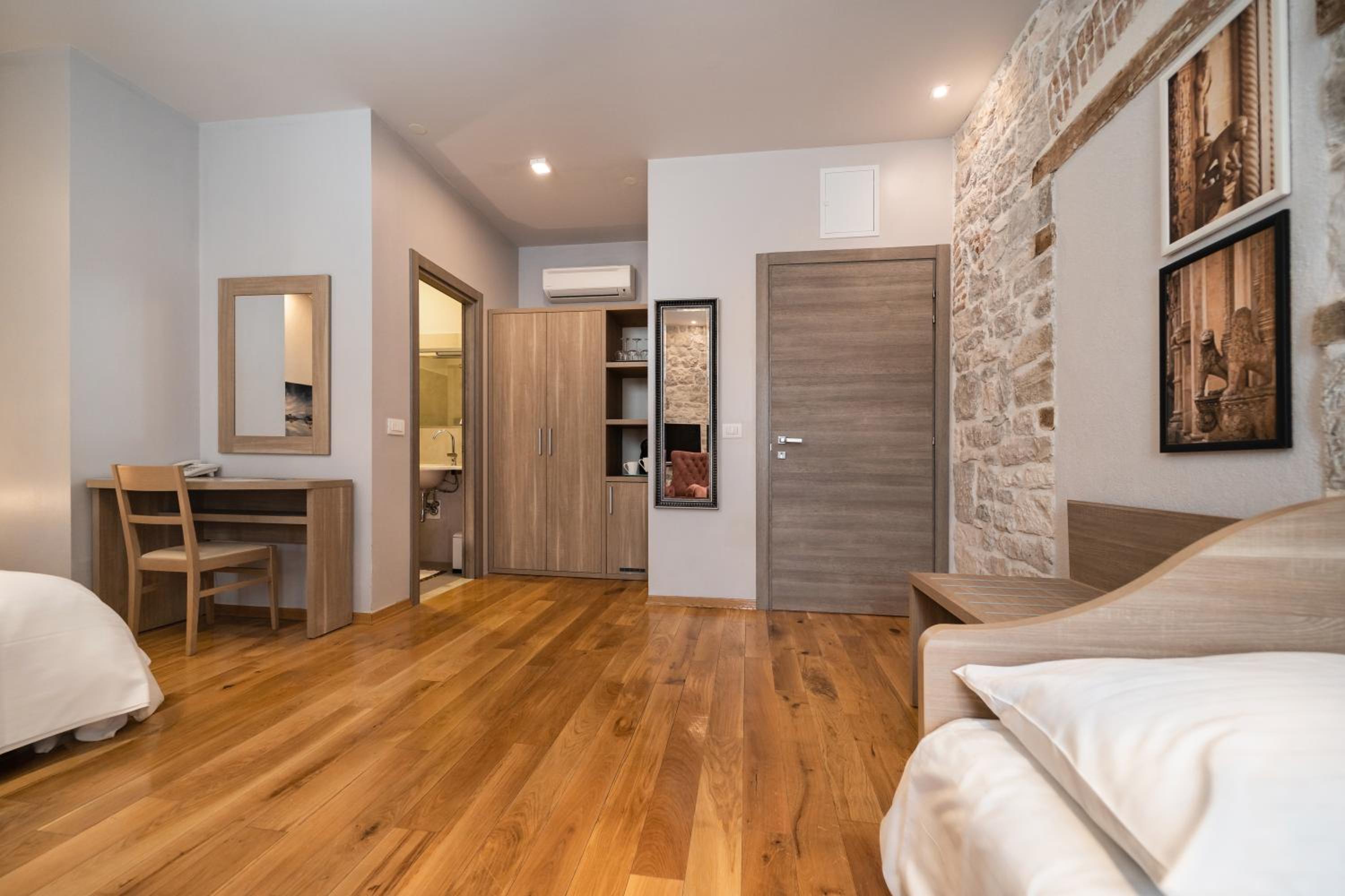 Tifani Luxury Rooms 2