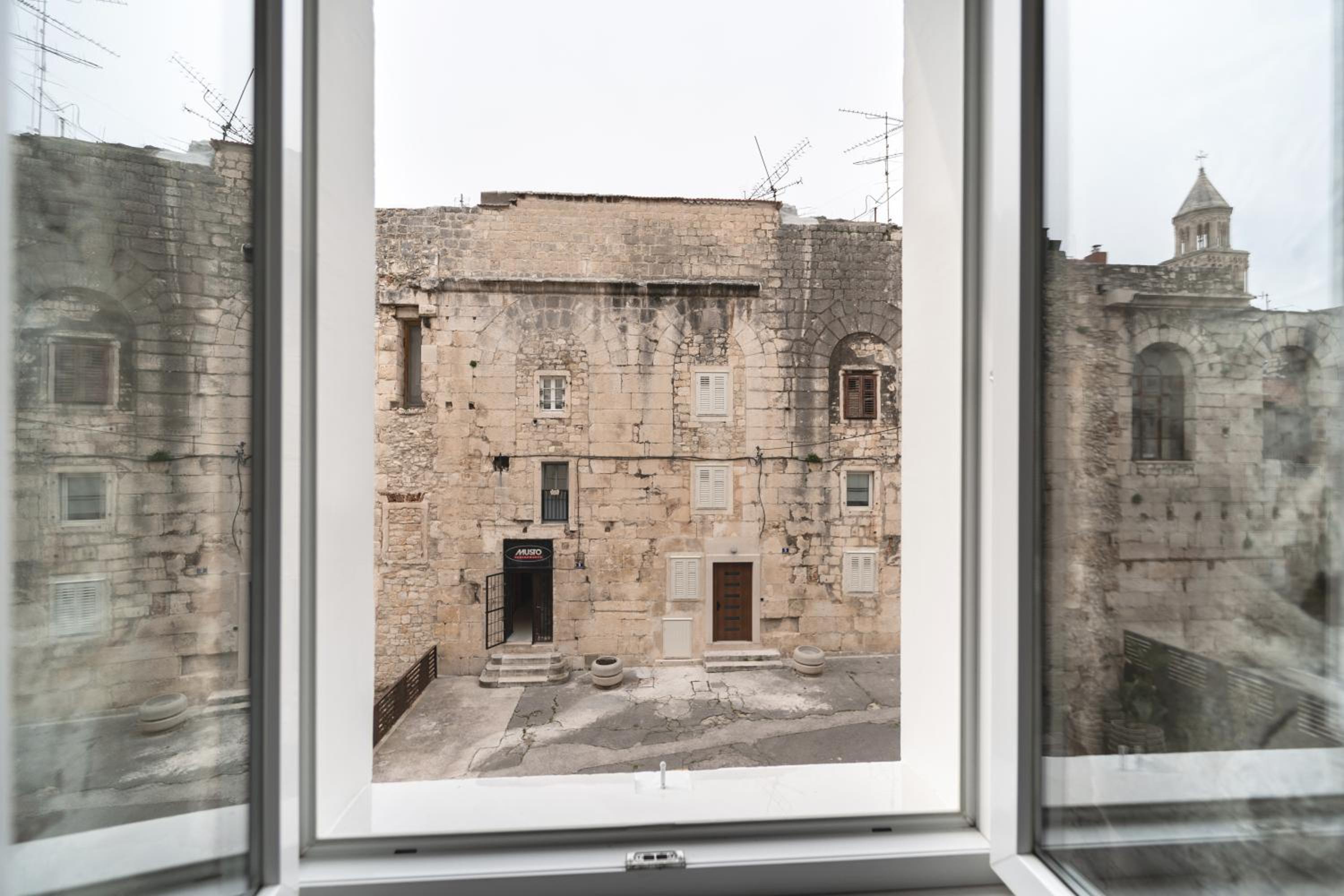Tifani Luxury Rooms
