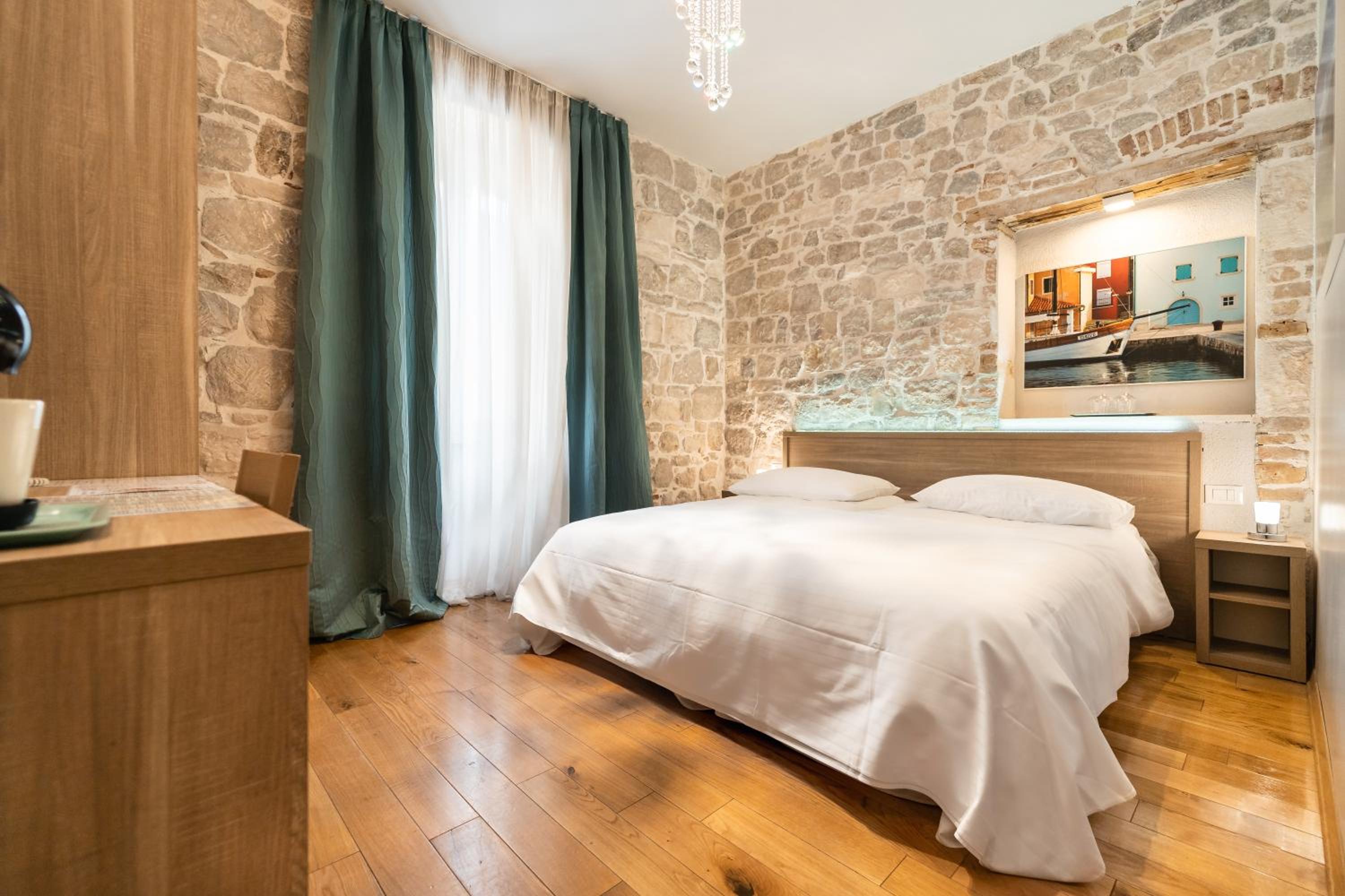 Tifani Luxury Rooms