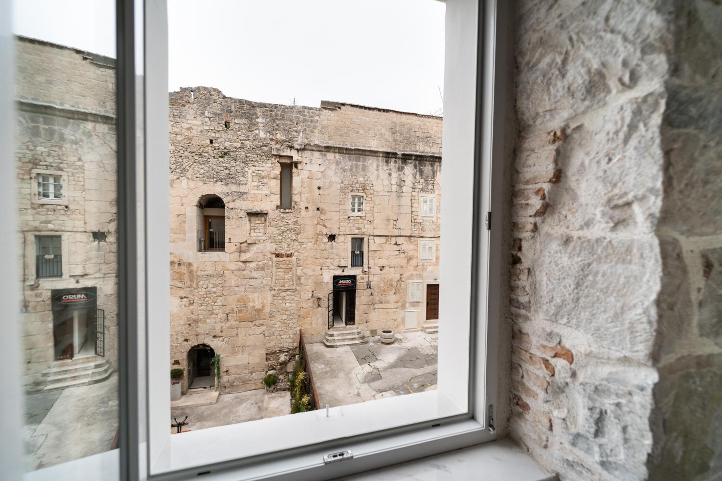 Tifani Luxury Rooms