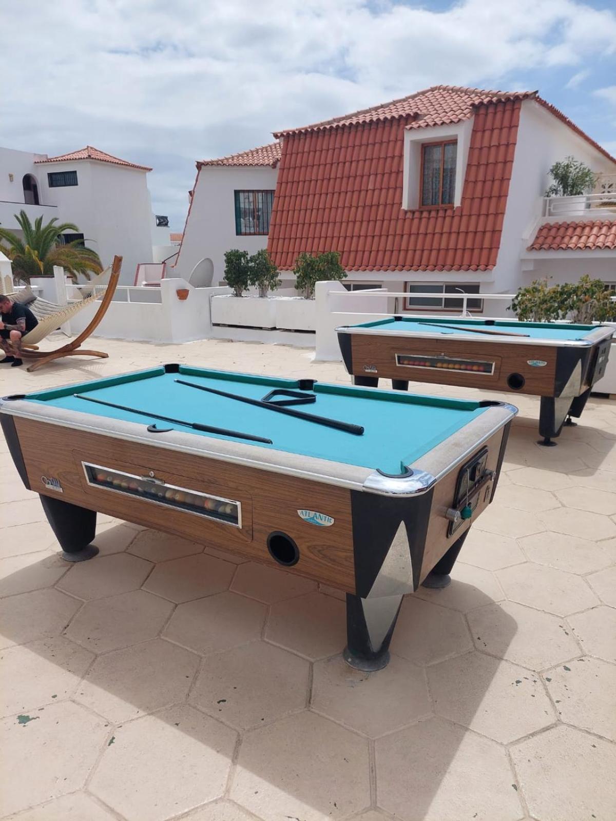 Greatly located apartment with heated pool, Los Cristianos