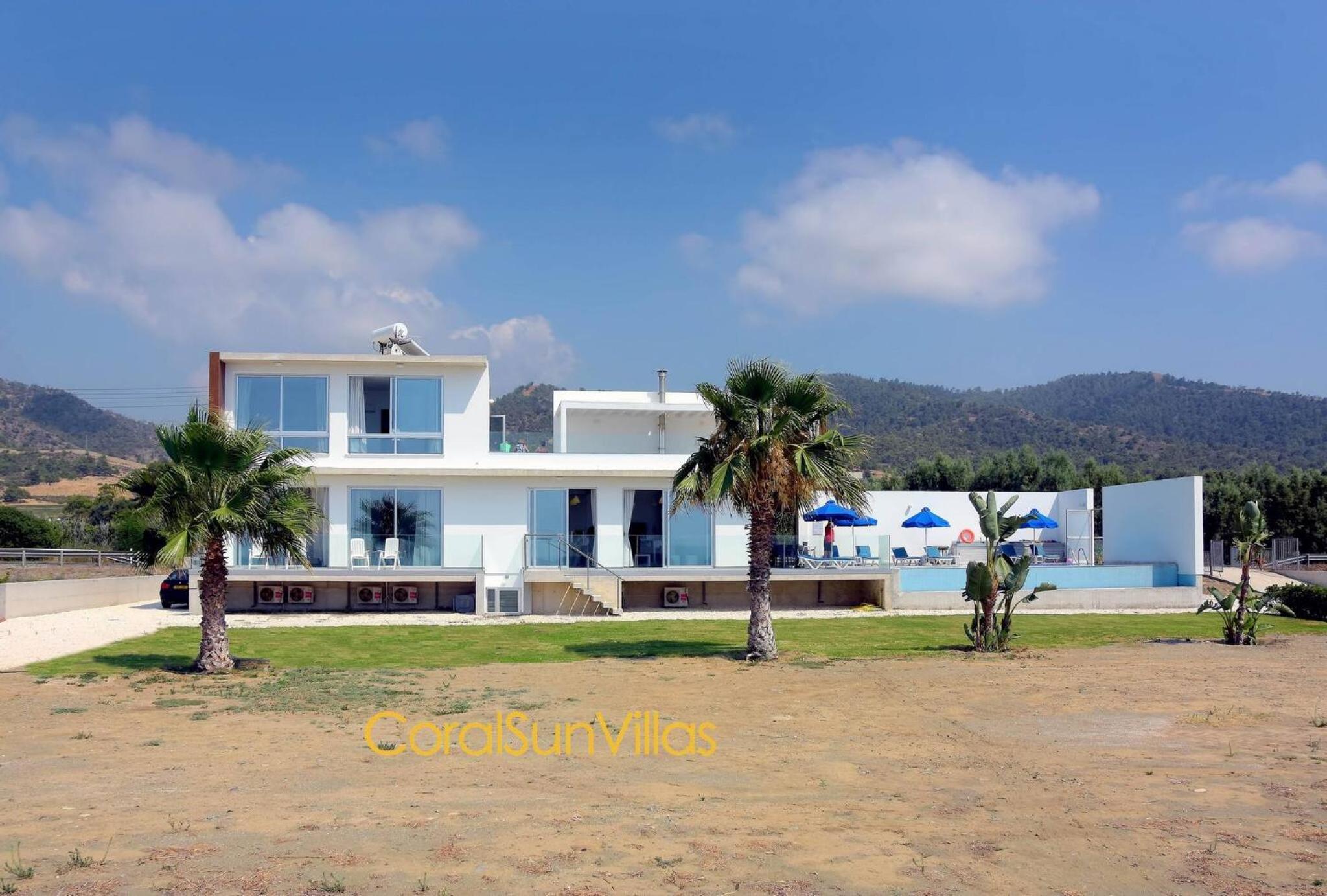 Blue - Beach Front Spectacular Villa Sleeps 10