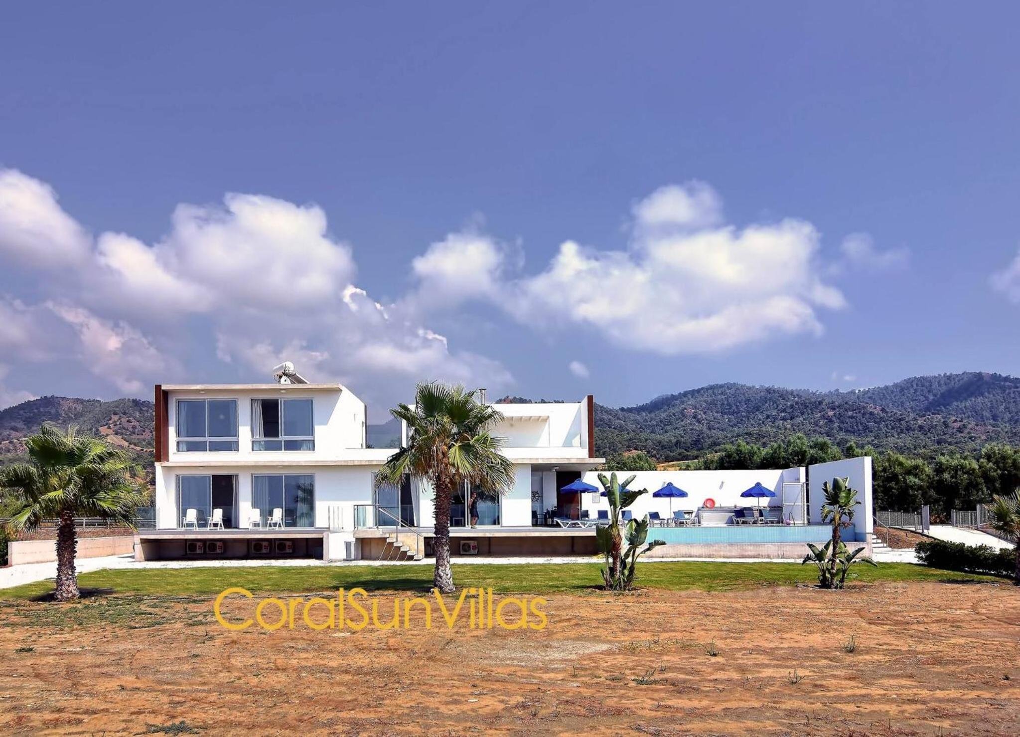Blue - Beach Front Spectacular Villa Sleeps 10