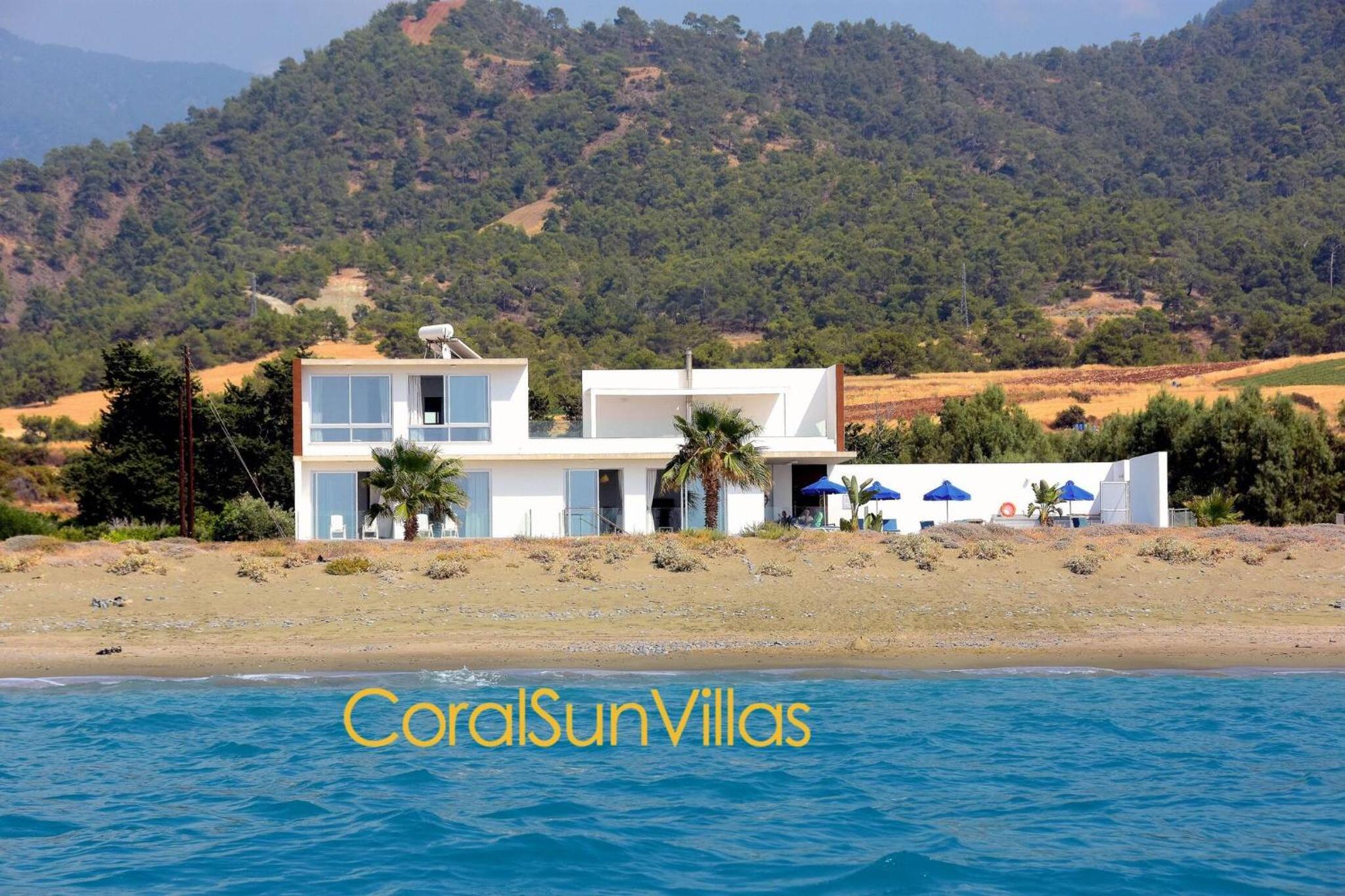 Blue - Beach Front Spectacular Villa Sleeps 10