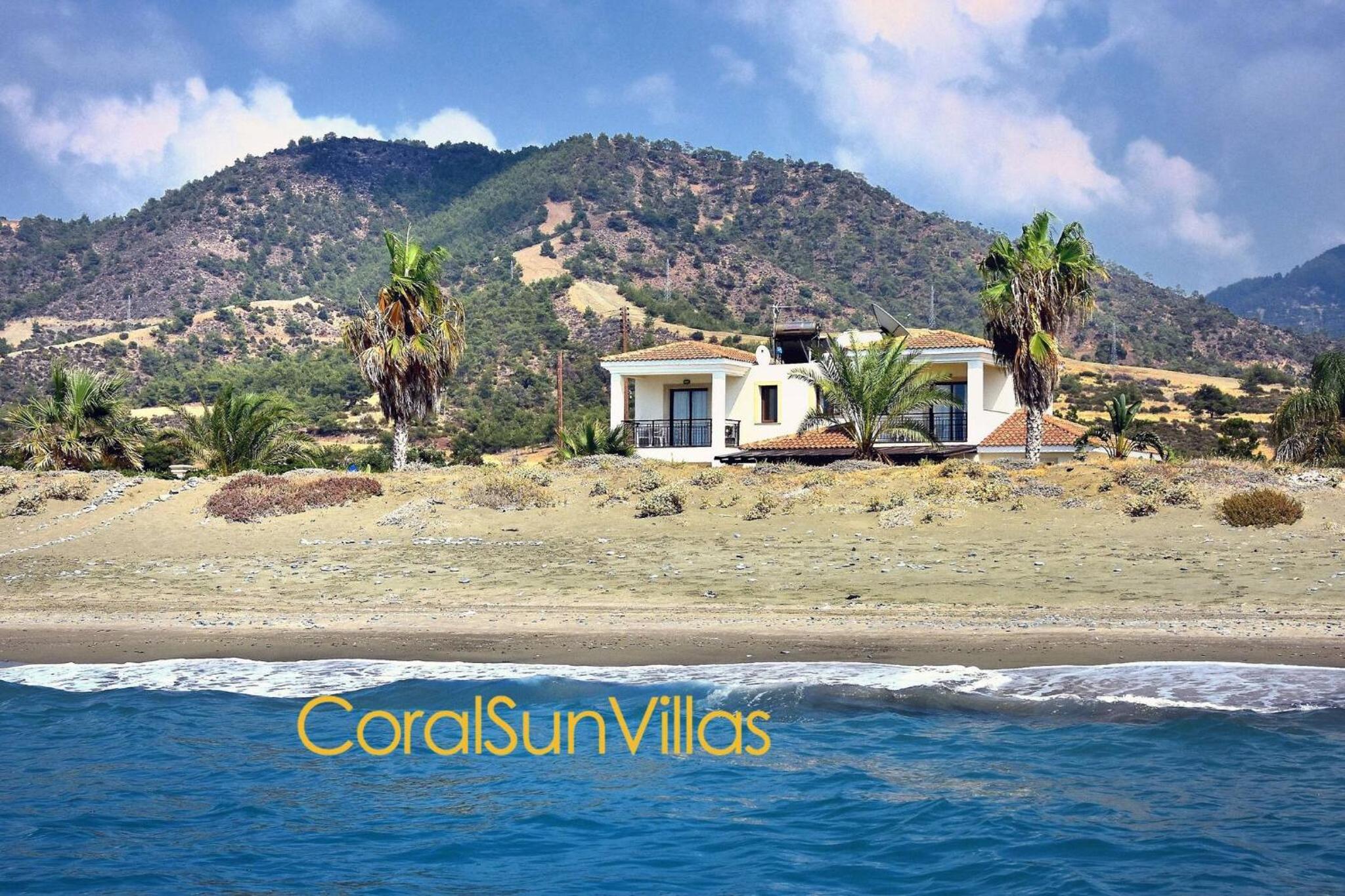 Blue - Beach Front Spectacular Villa Sleeps 10