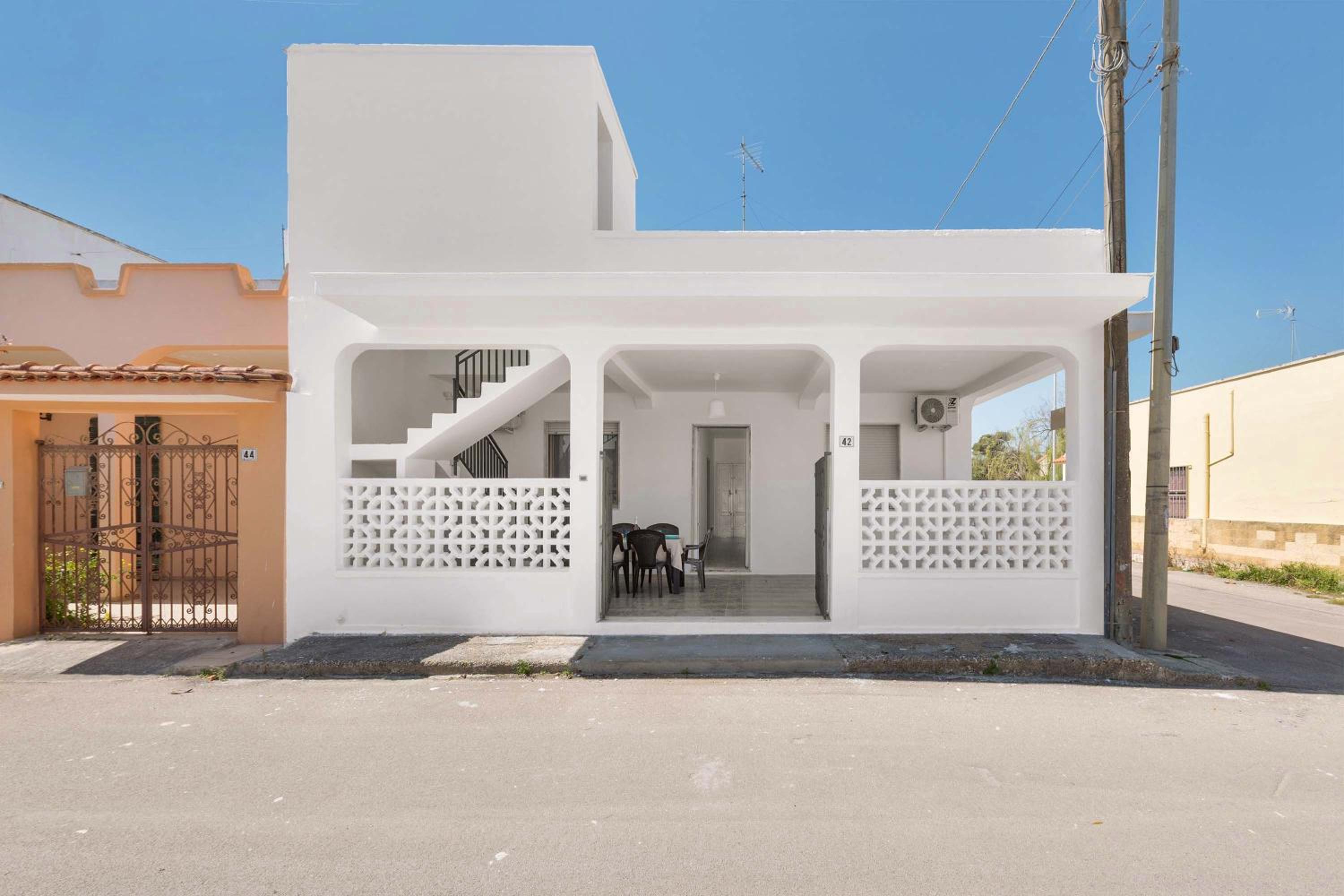 Bianca House by BarbarHouse view 2