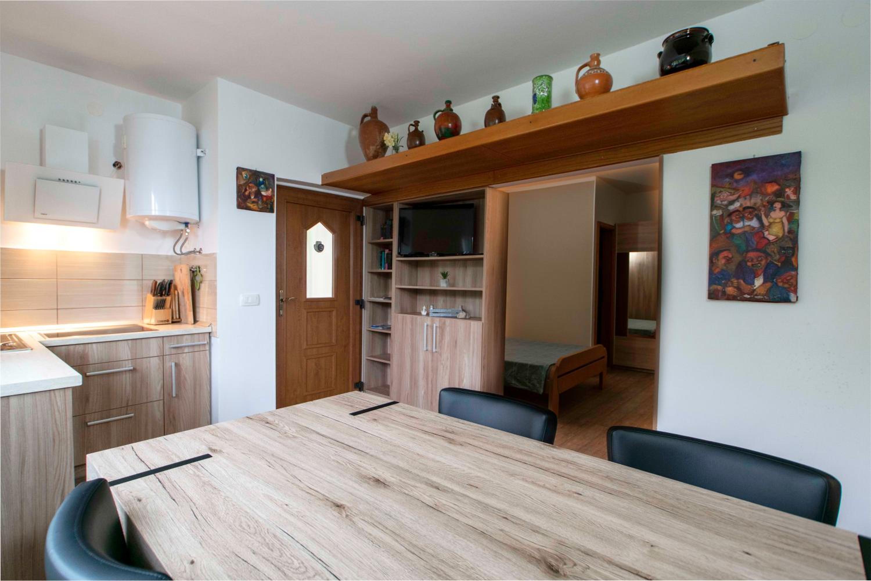 APARTMAJI PRI BOSI NOGI view 2