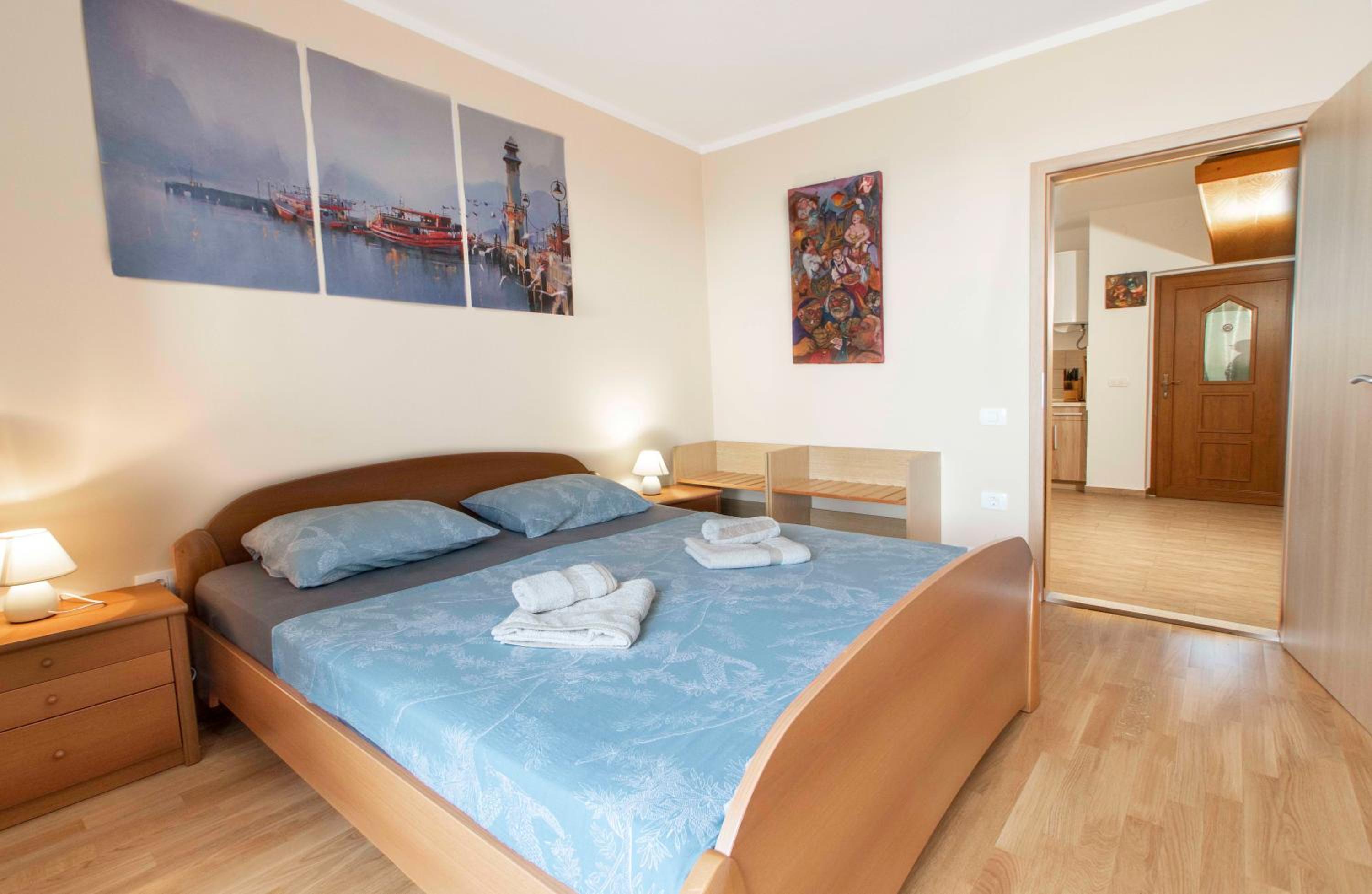 APARTMAJI PRI BOSI NOGI view 3