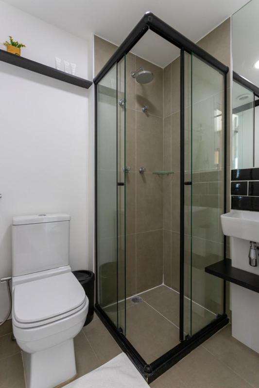 Studio 2113 moderno com maleiro-localizado na rua Oscar Freire1375